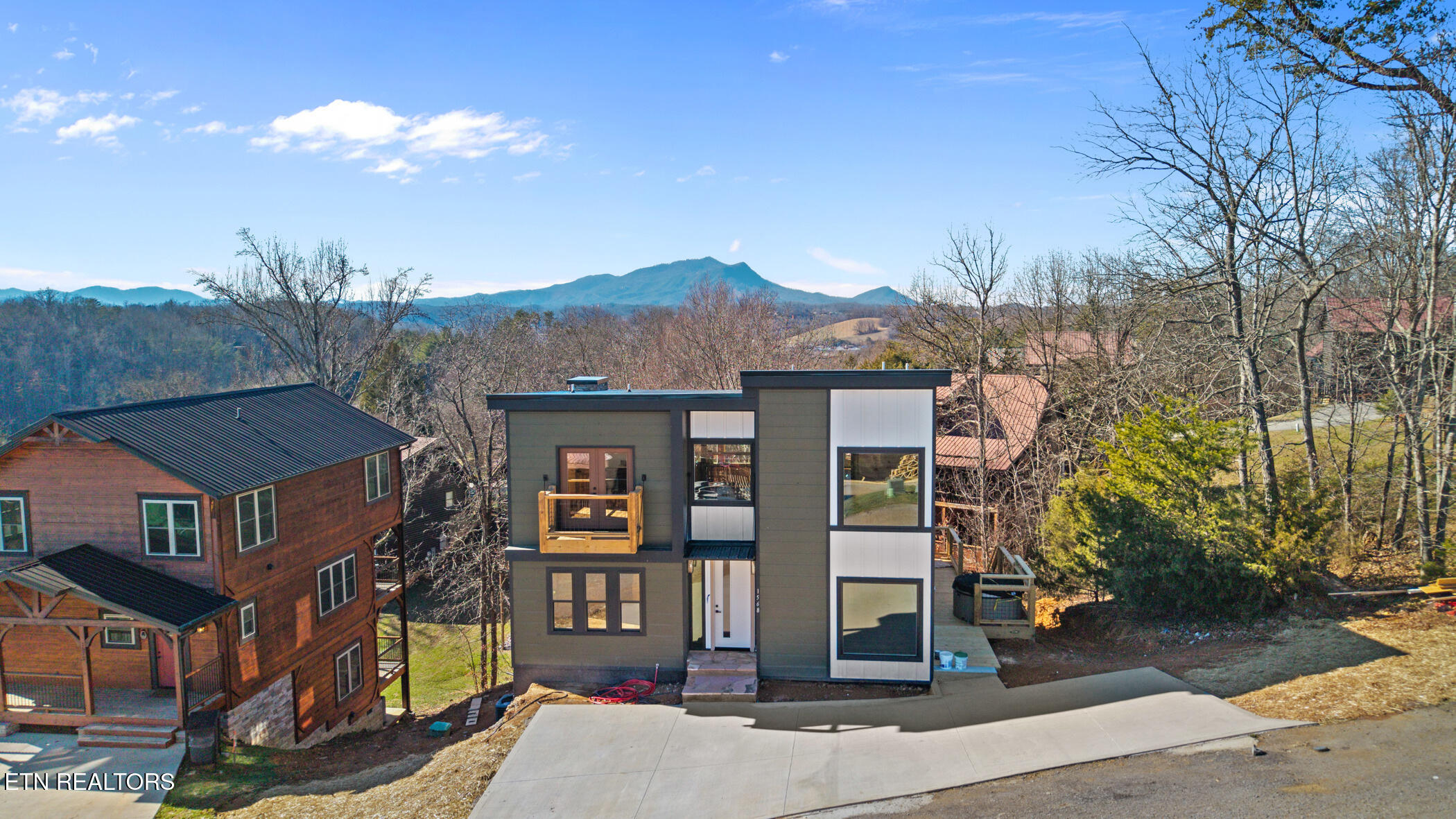 1568 Rainbow Ridge Way — photo