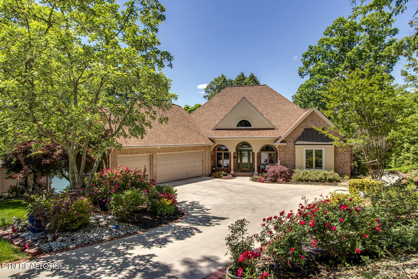 207 Amega Trace — photo