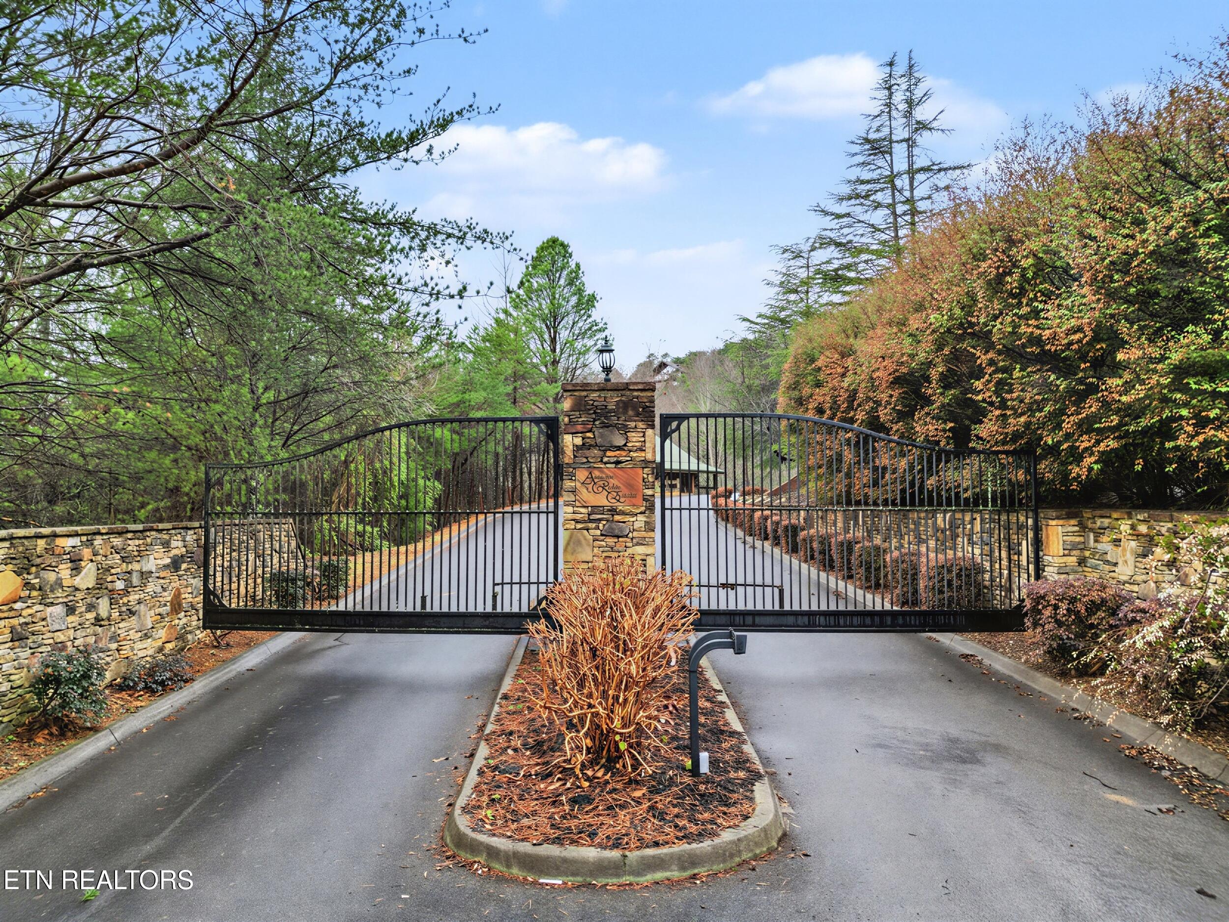 Autumn Ridge Way, Sevierville, TN 37876 — photo 2