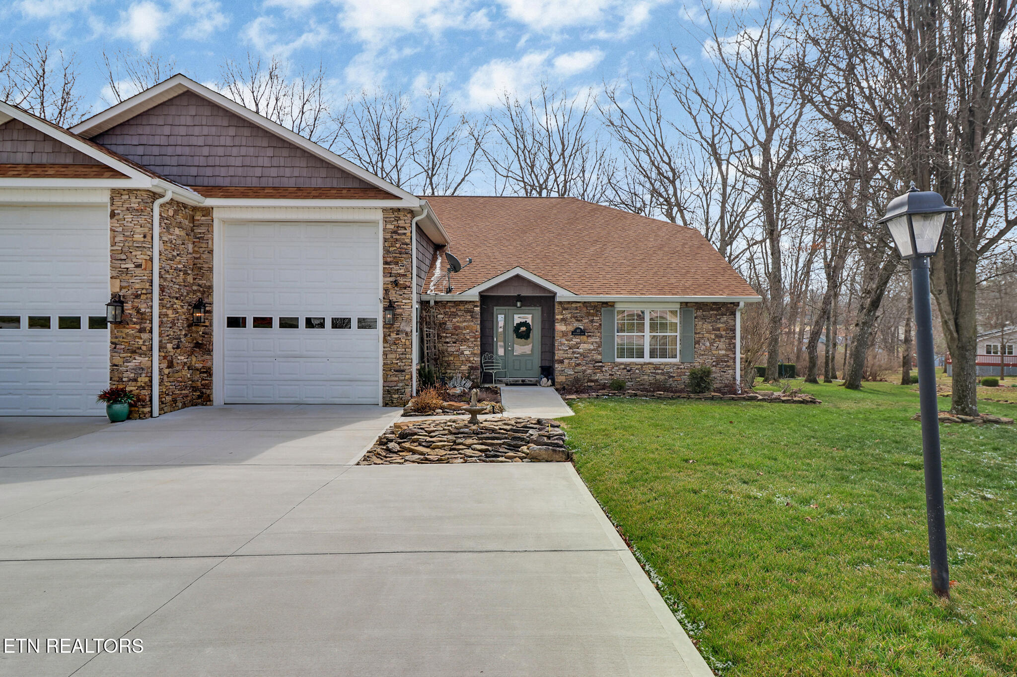 60 Hawthorn Loop — photo