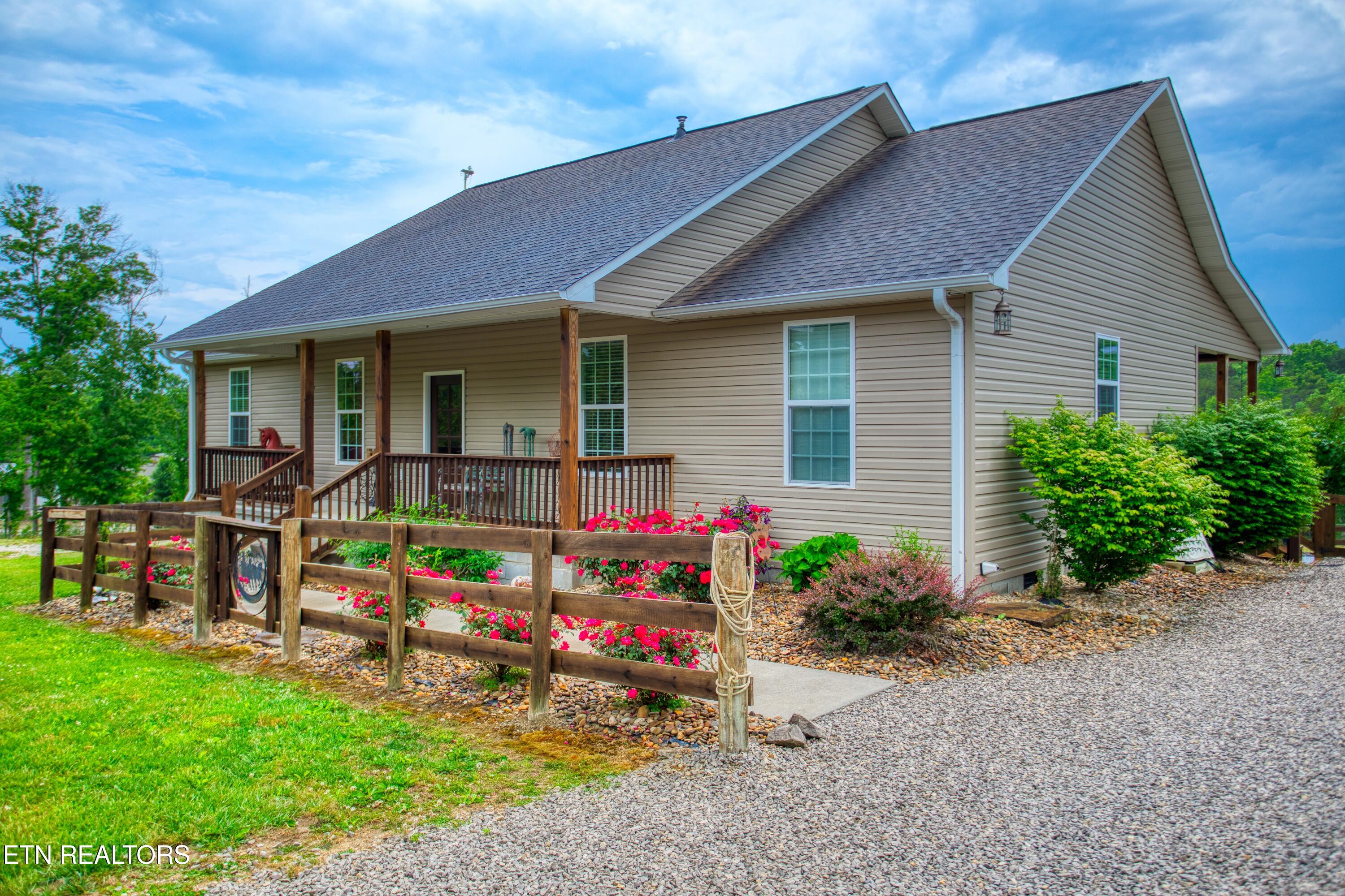 642 Buck Ridge Rd — photo