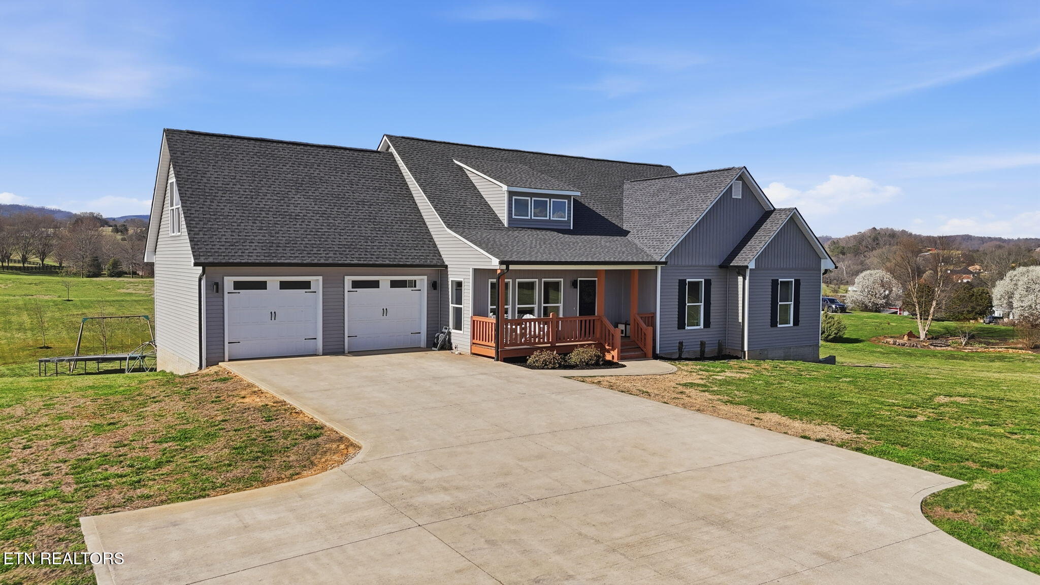 806 River Drive — photo