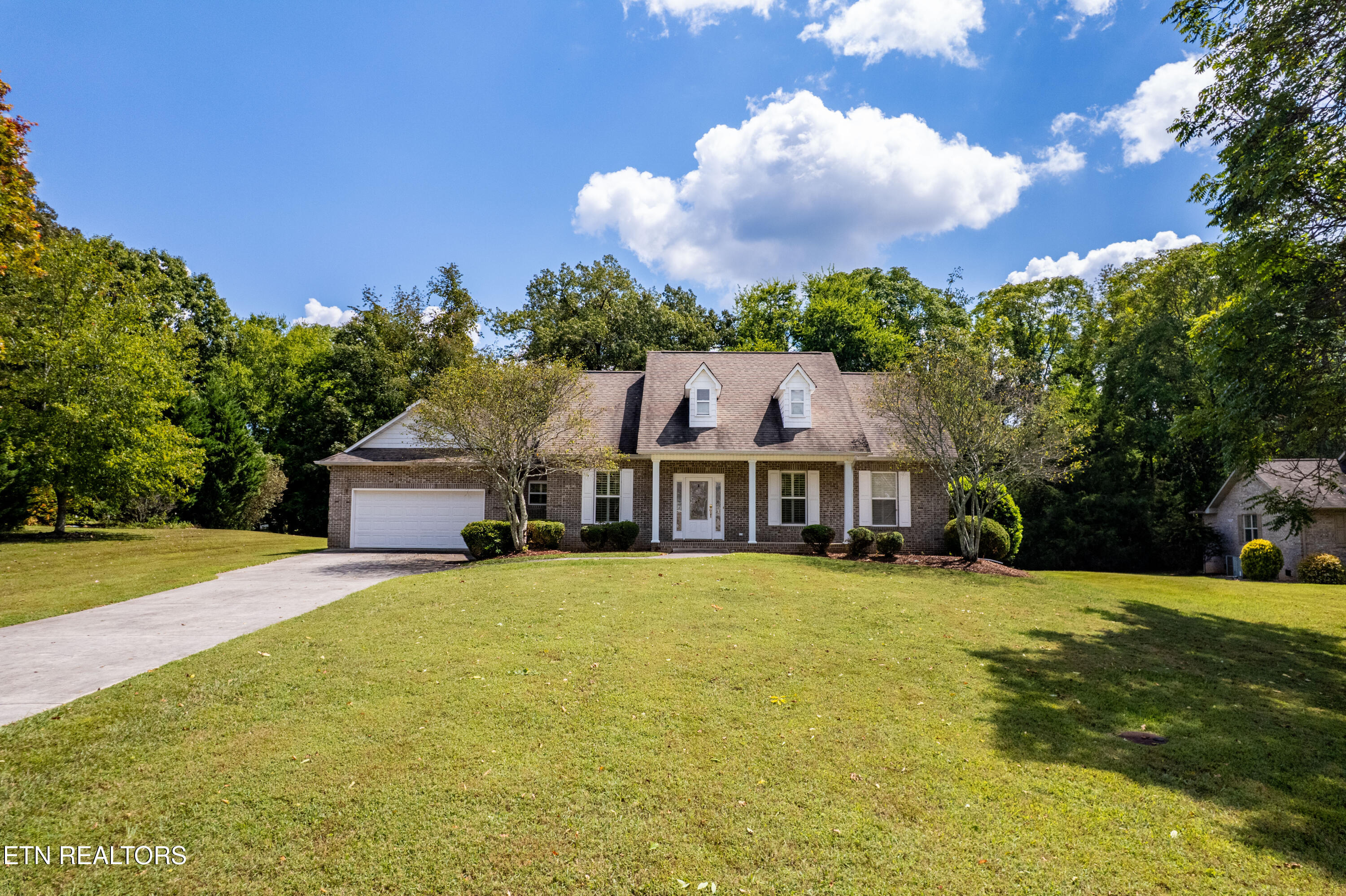 1812 Crazy Horse Drive — photo