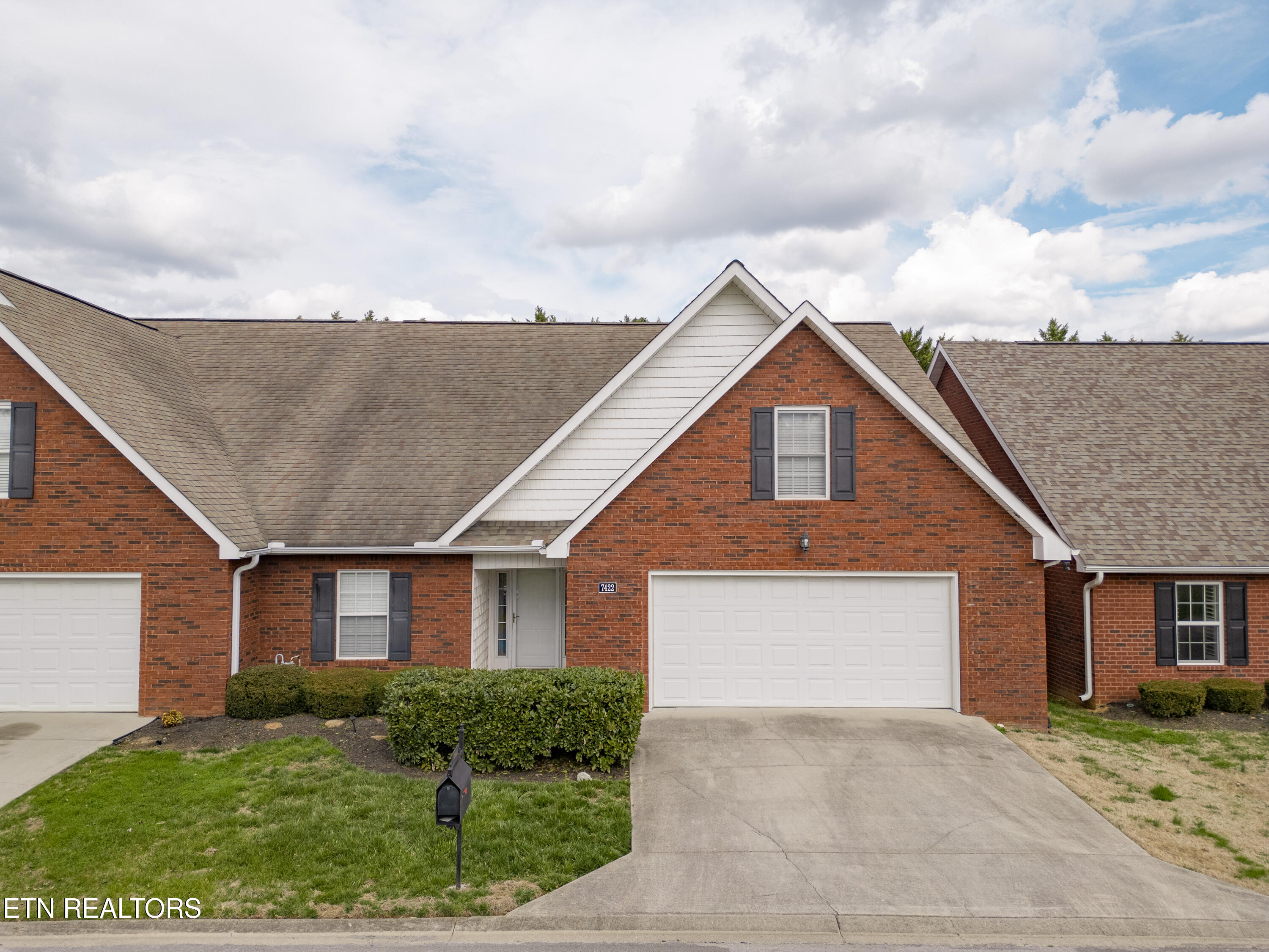 7422 Tylers Garden Way — photo