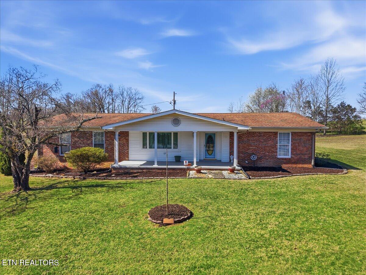 2120 E Highway 30 — photo