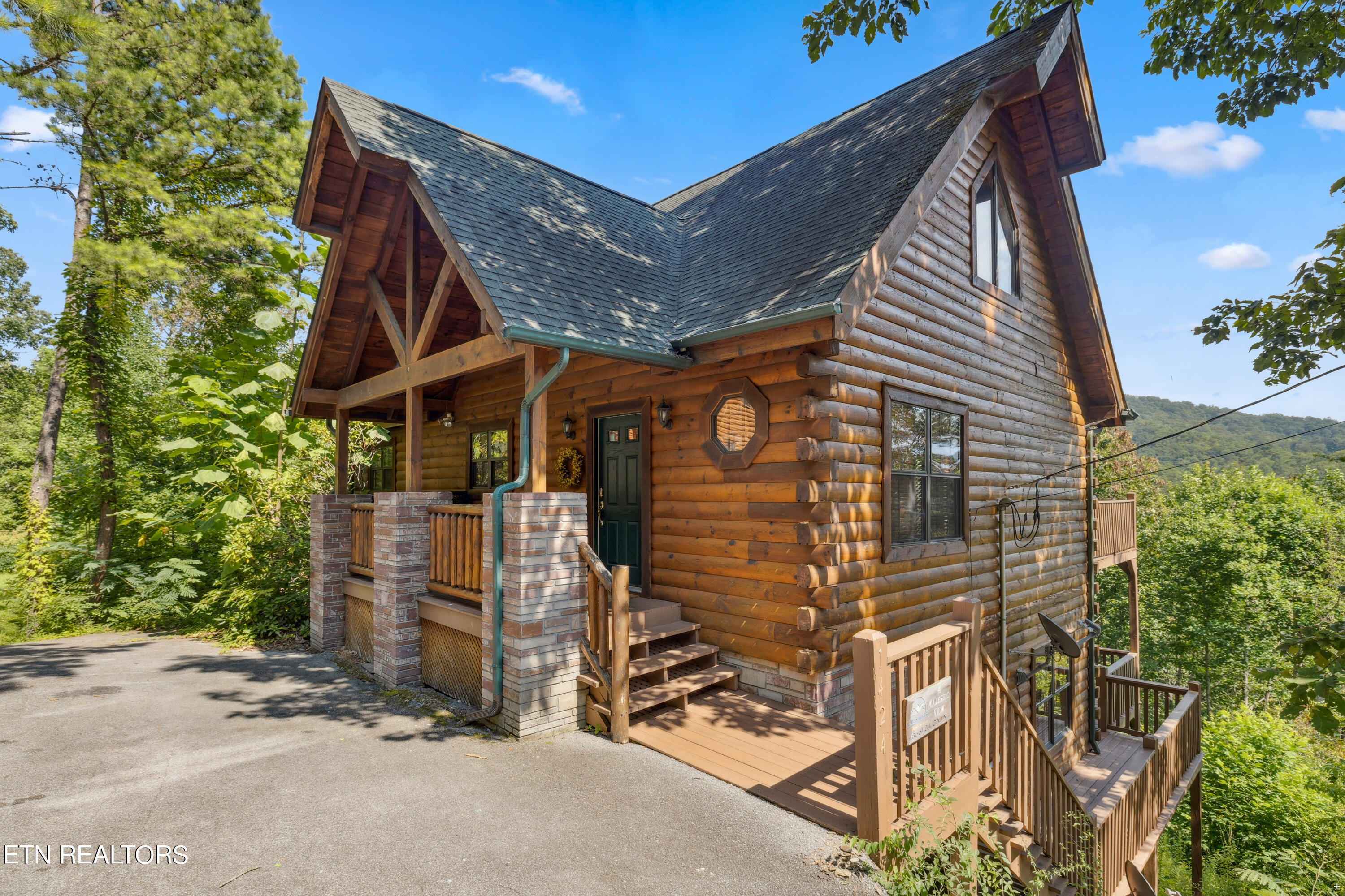 1424 Rocky Top Way — photo