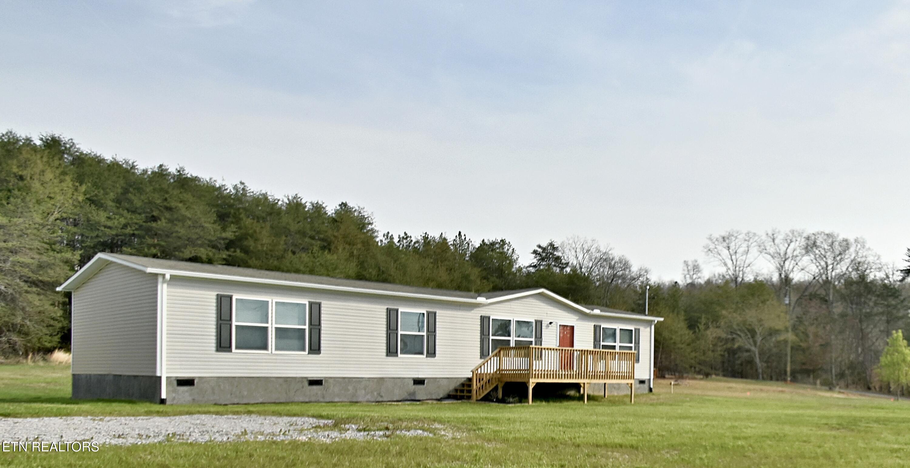 323 Foster Rd — photo