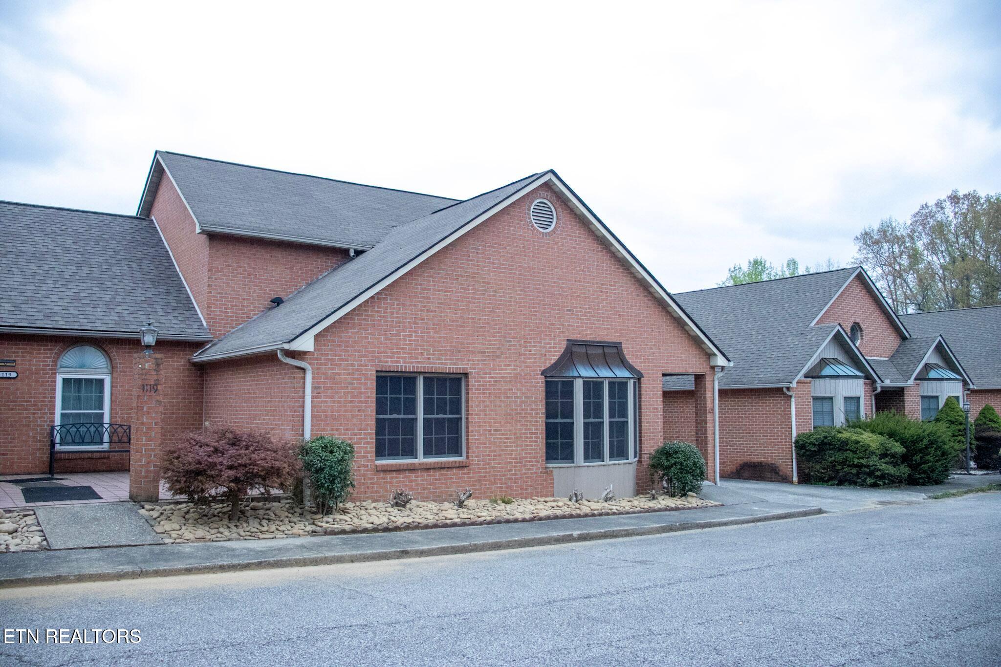 1121 Fairgrounds Court — photo