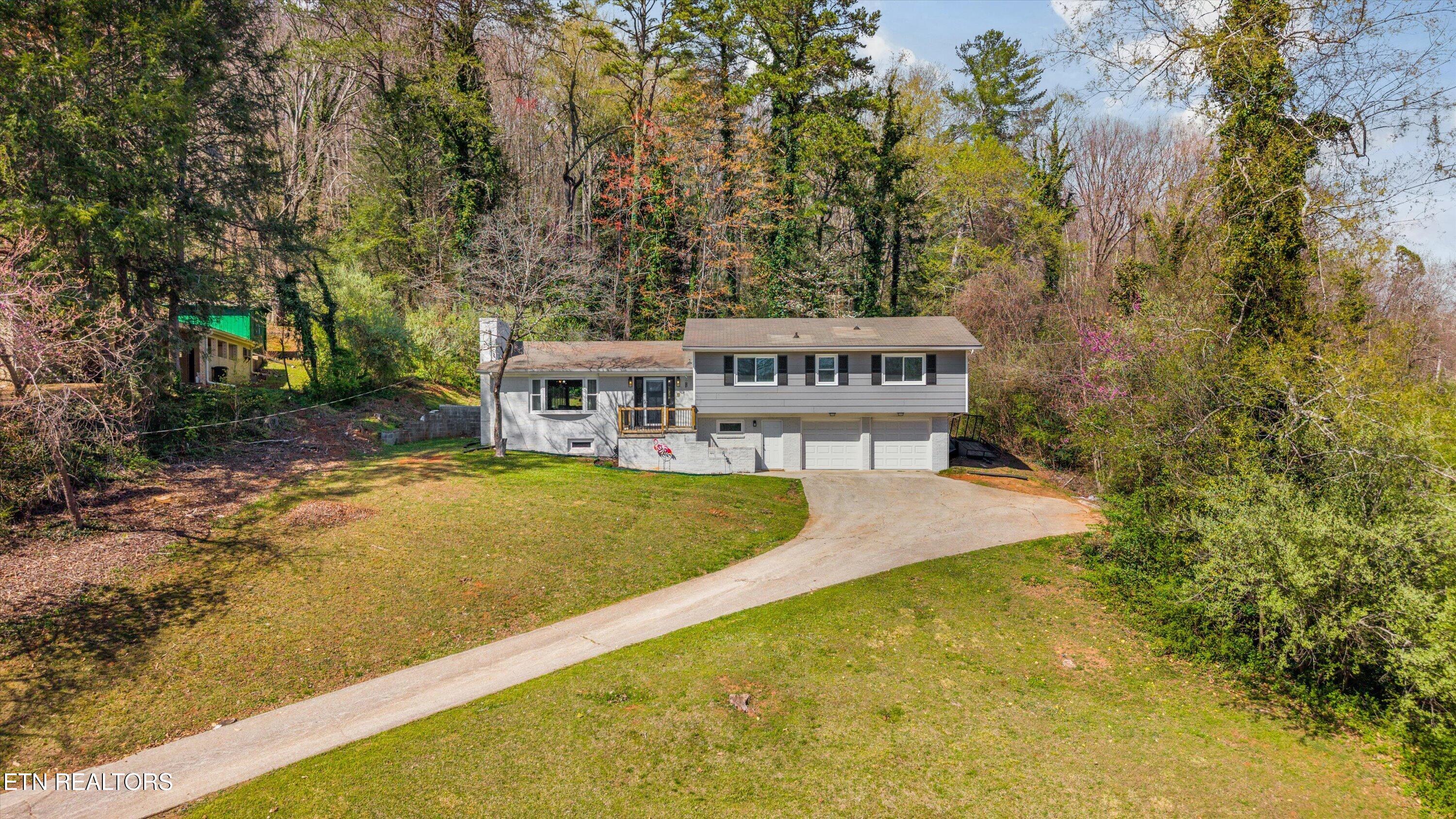 102 Canterbury Rd, Oak Ridge, TN 37830