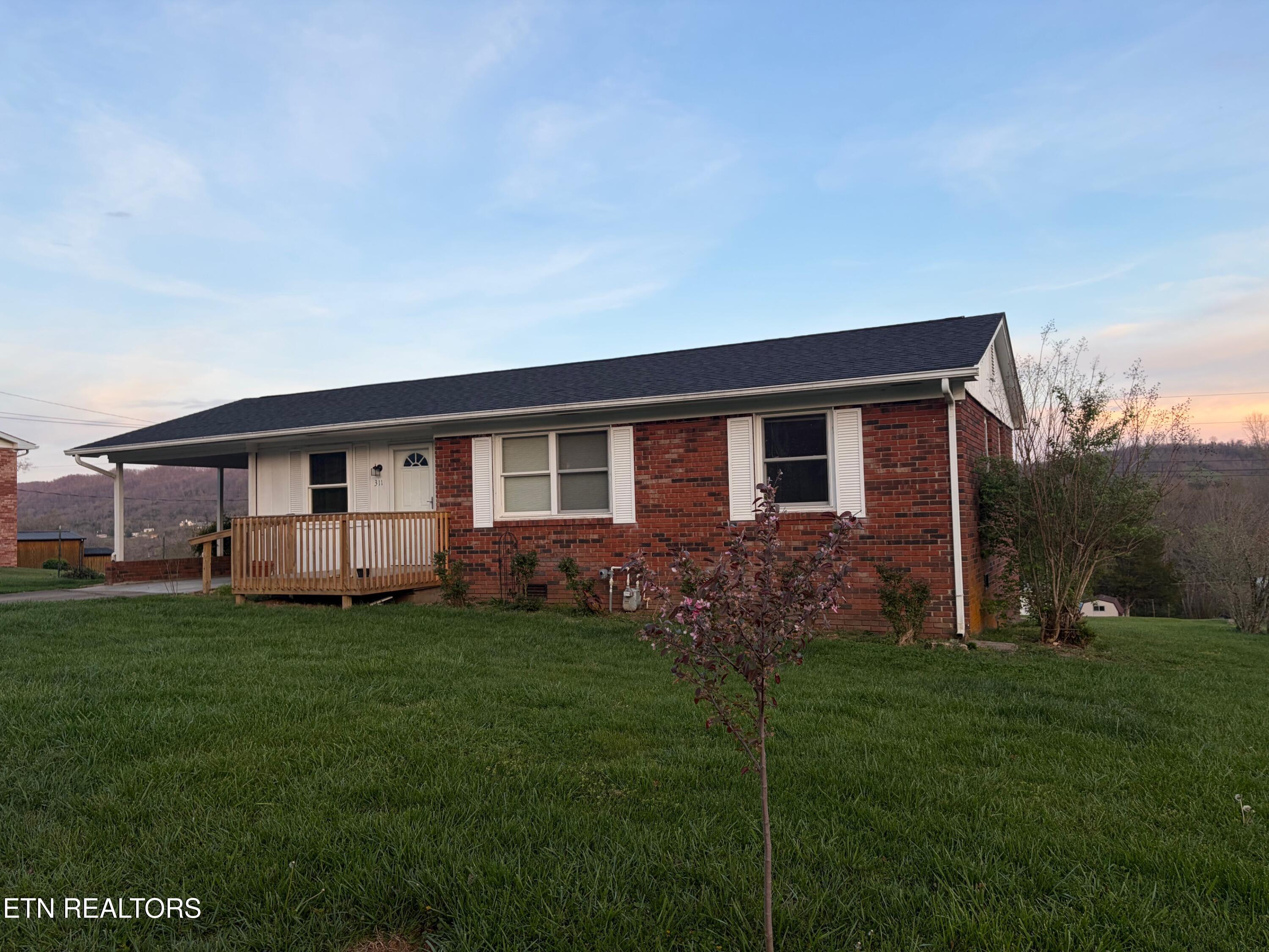 311 Whitaker St — photo
