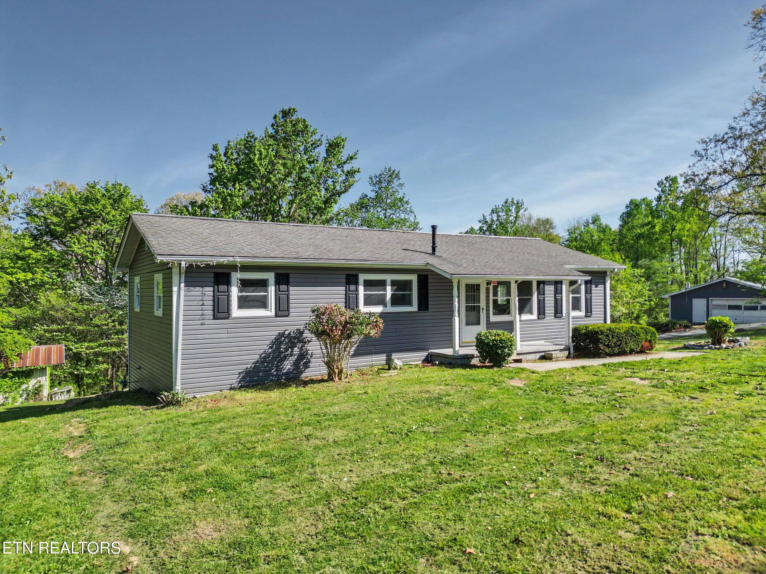 138 S Gaylor Rd — photo