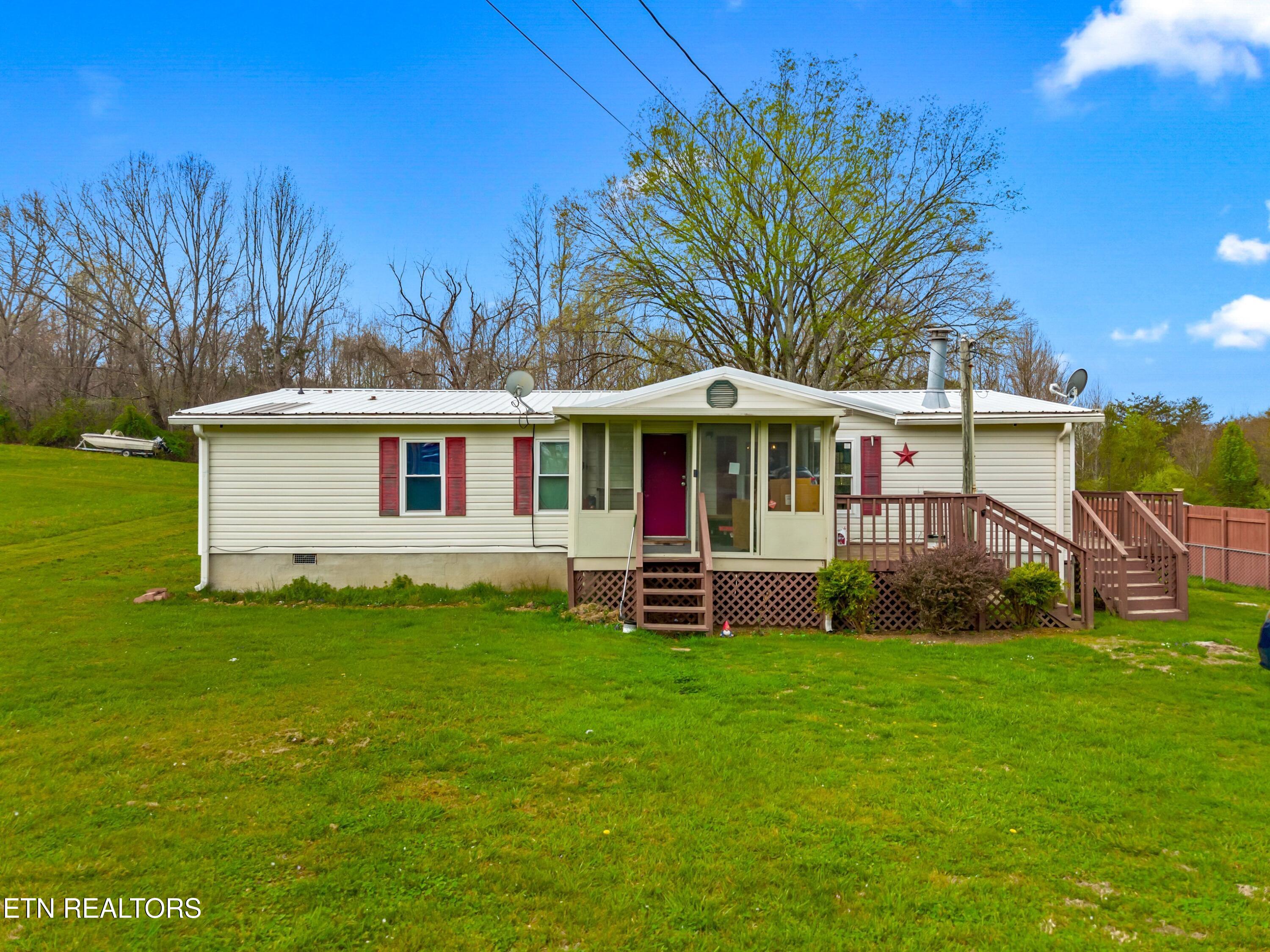 242 Cowan Lane — photo