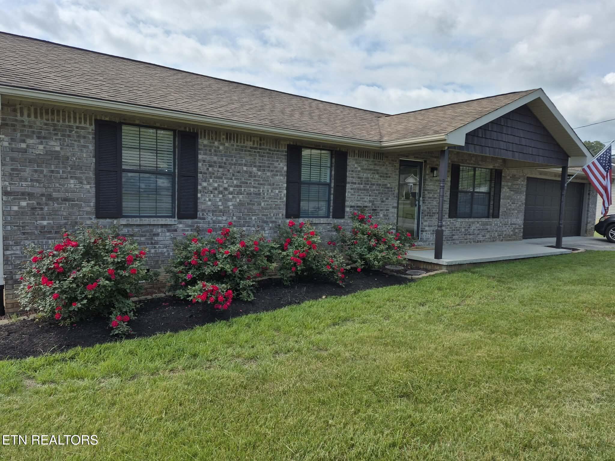 141 Cross Creek Rd — photo