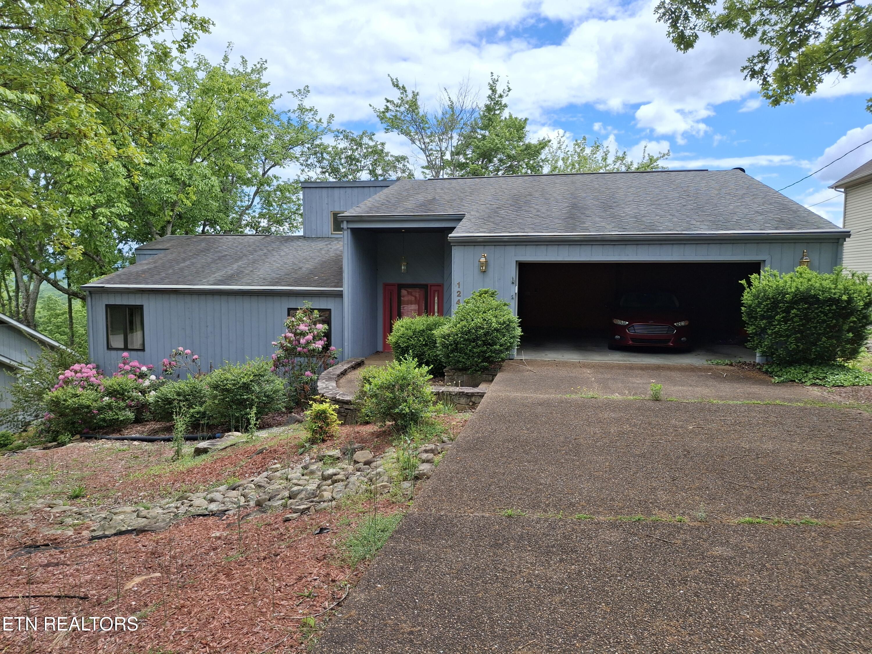 124 Sugarbush Circle — photo