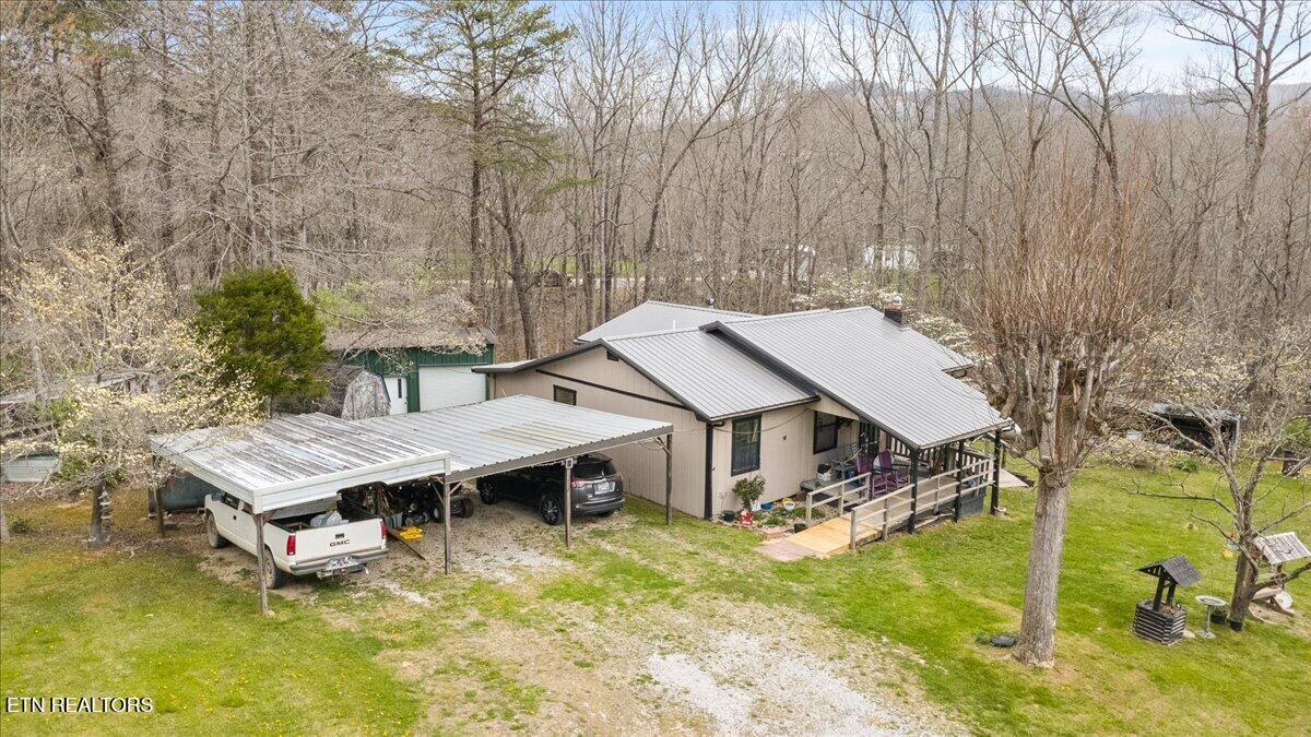 439 Rogerston Rd — photo