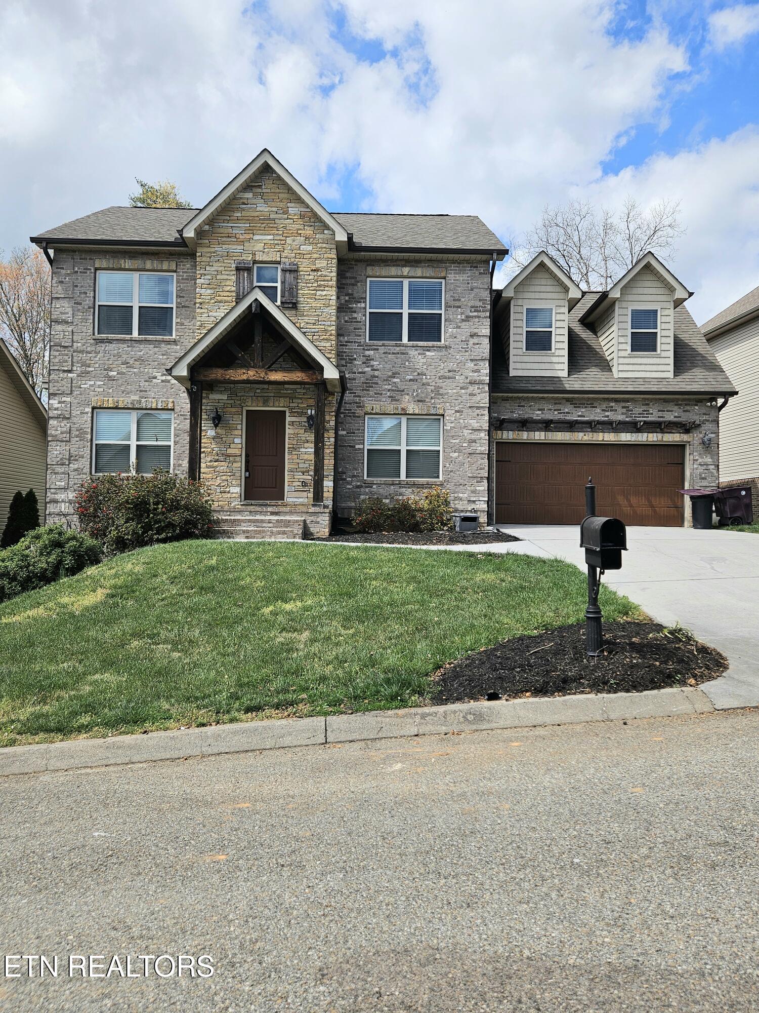 1325 Sloping Hill Lane — photo