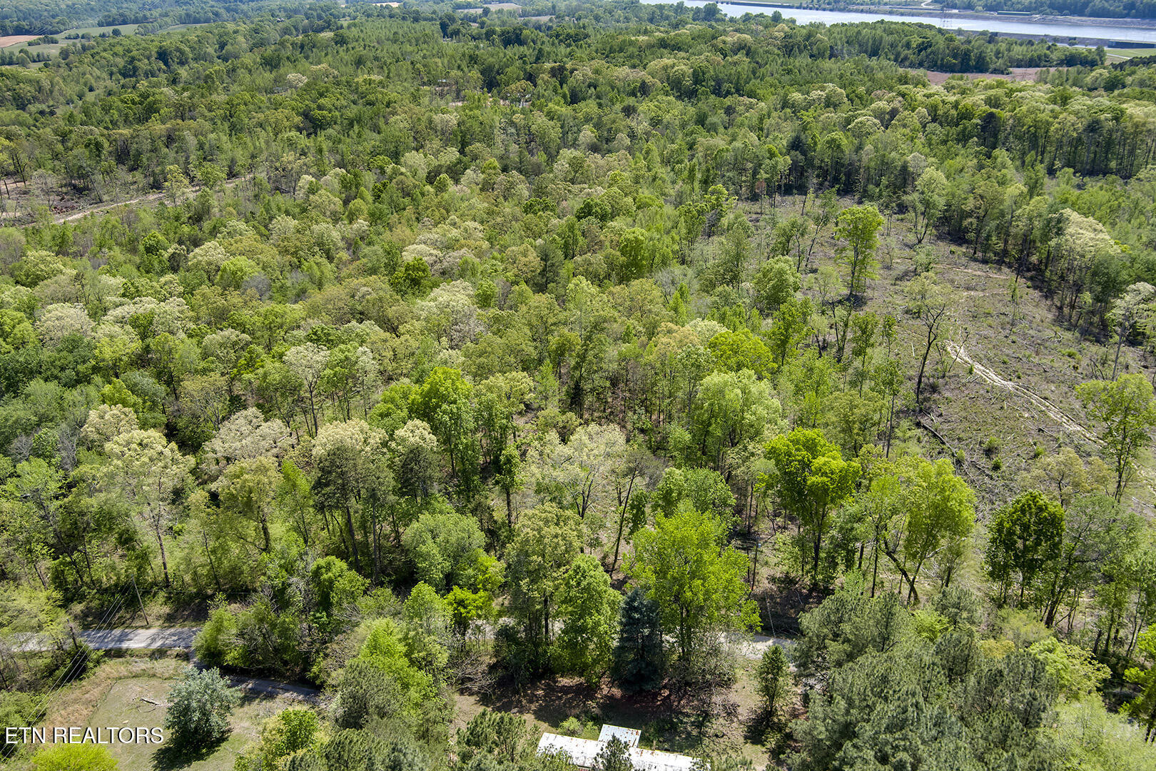 537 Oak Grove Rd, Decatur, TN 37322