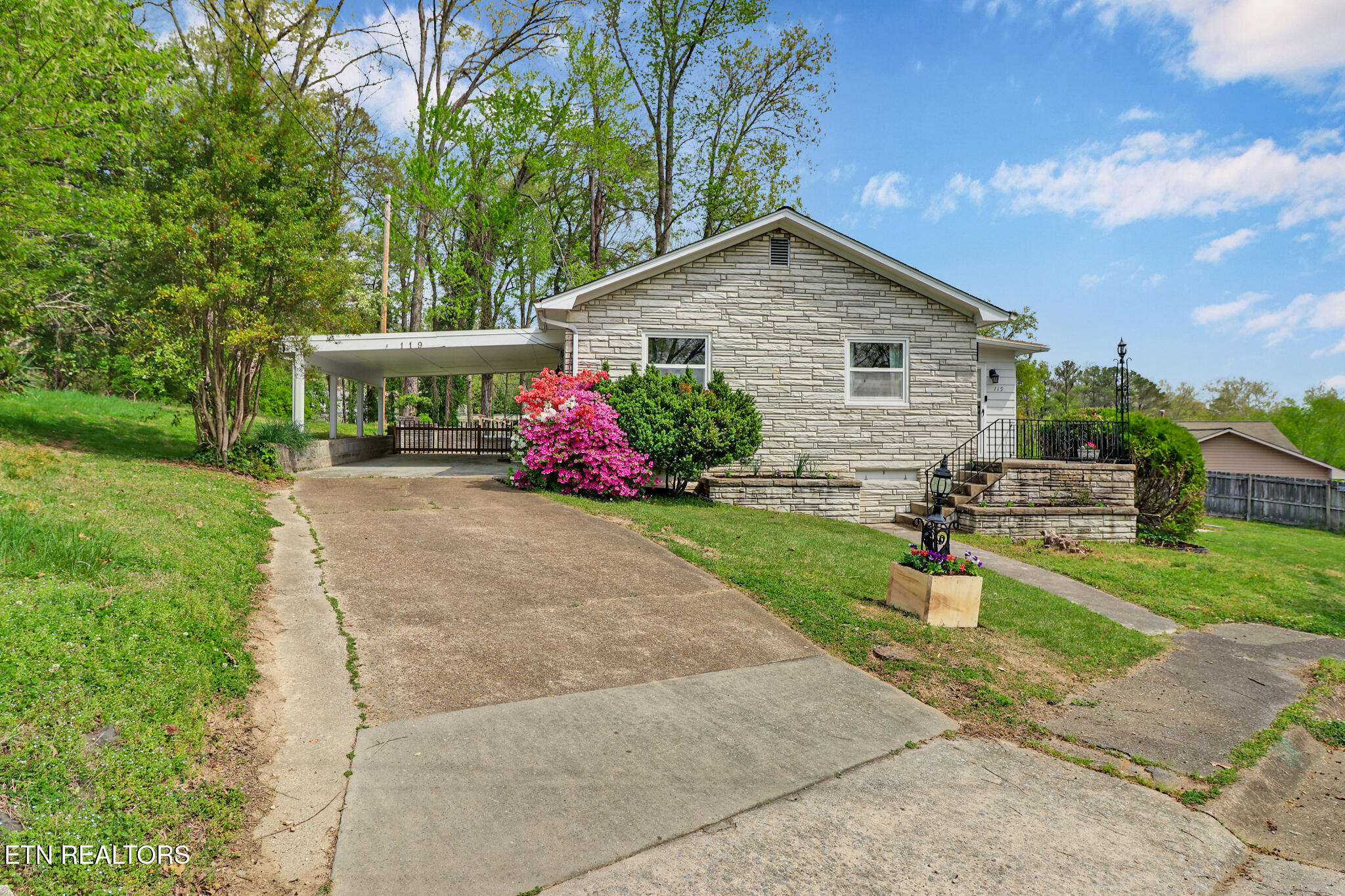119 E Magnolia Lane — photo