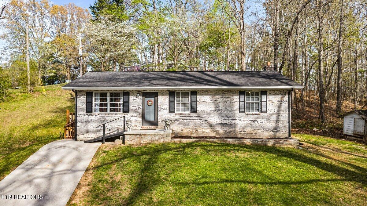 225 Country Way Drive — photo