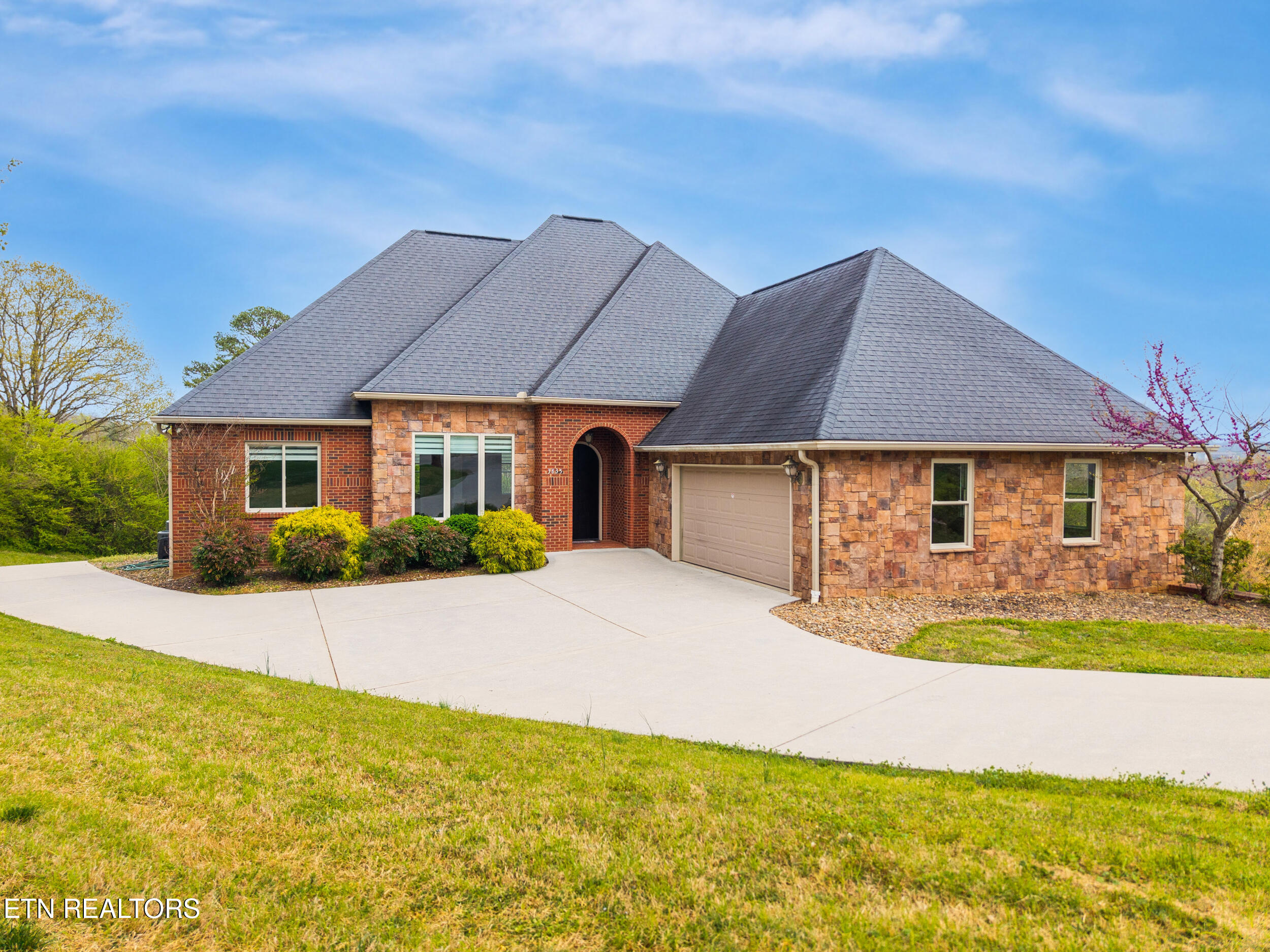 3835 Admirality Lane — photo