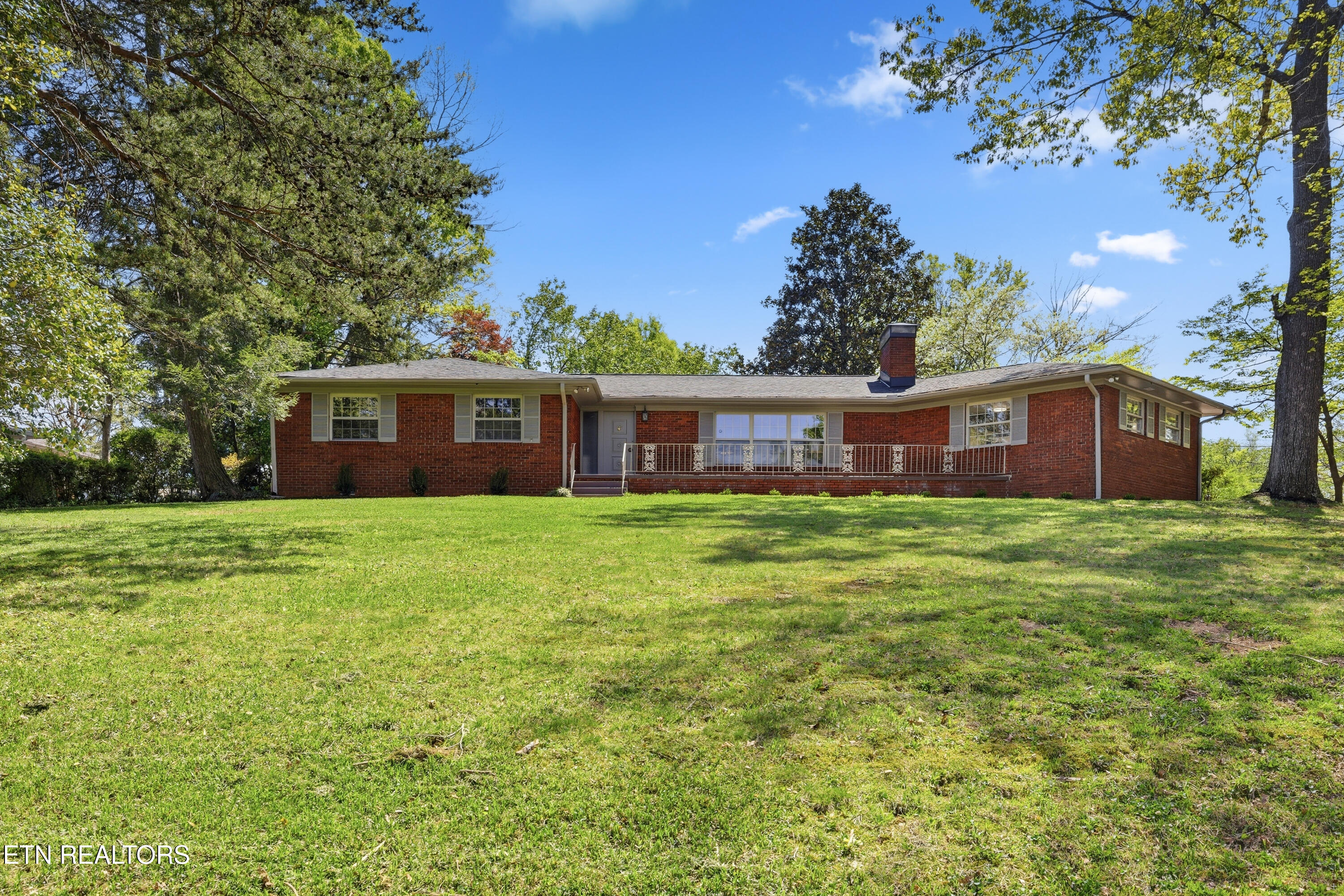 7120 Rockingham Drive — photo