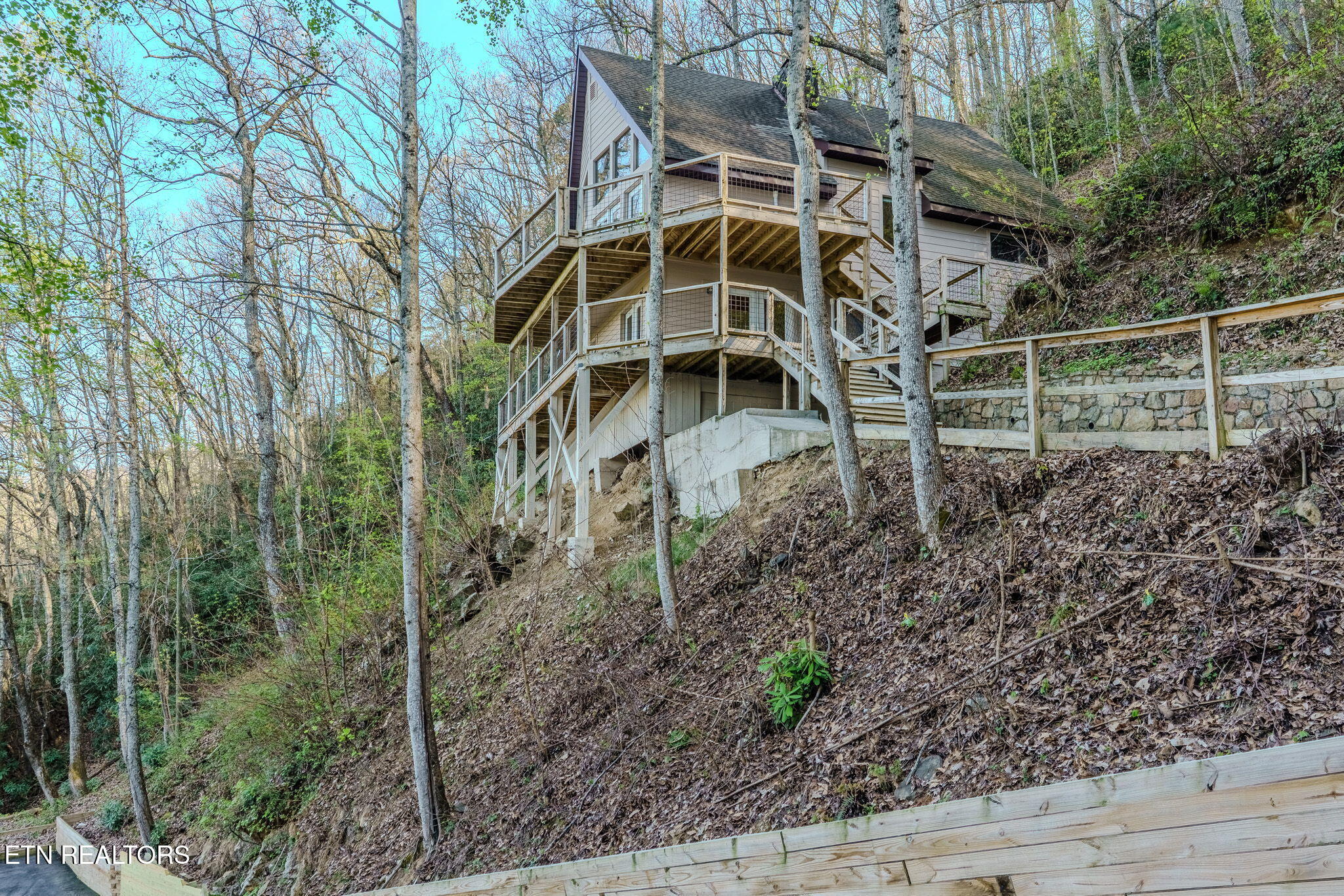 2821 Overholt Tr — photo