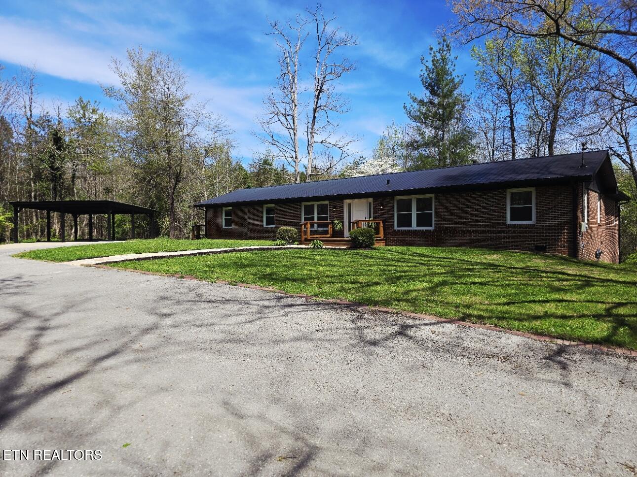 210 Dogwood Ave — photo