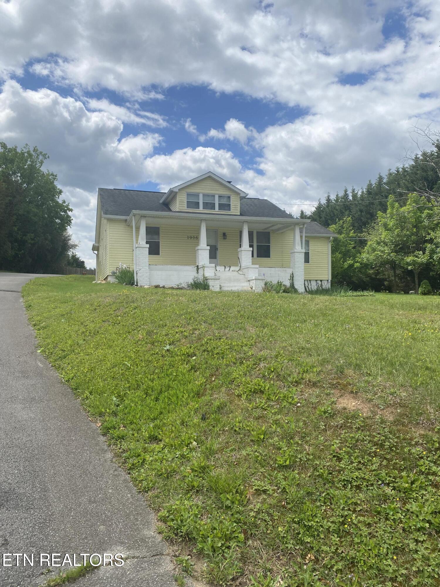 1906 W Lamar Alexander Pkwy — photo