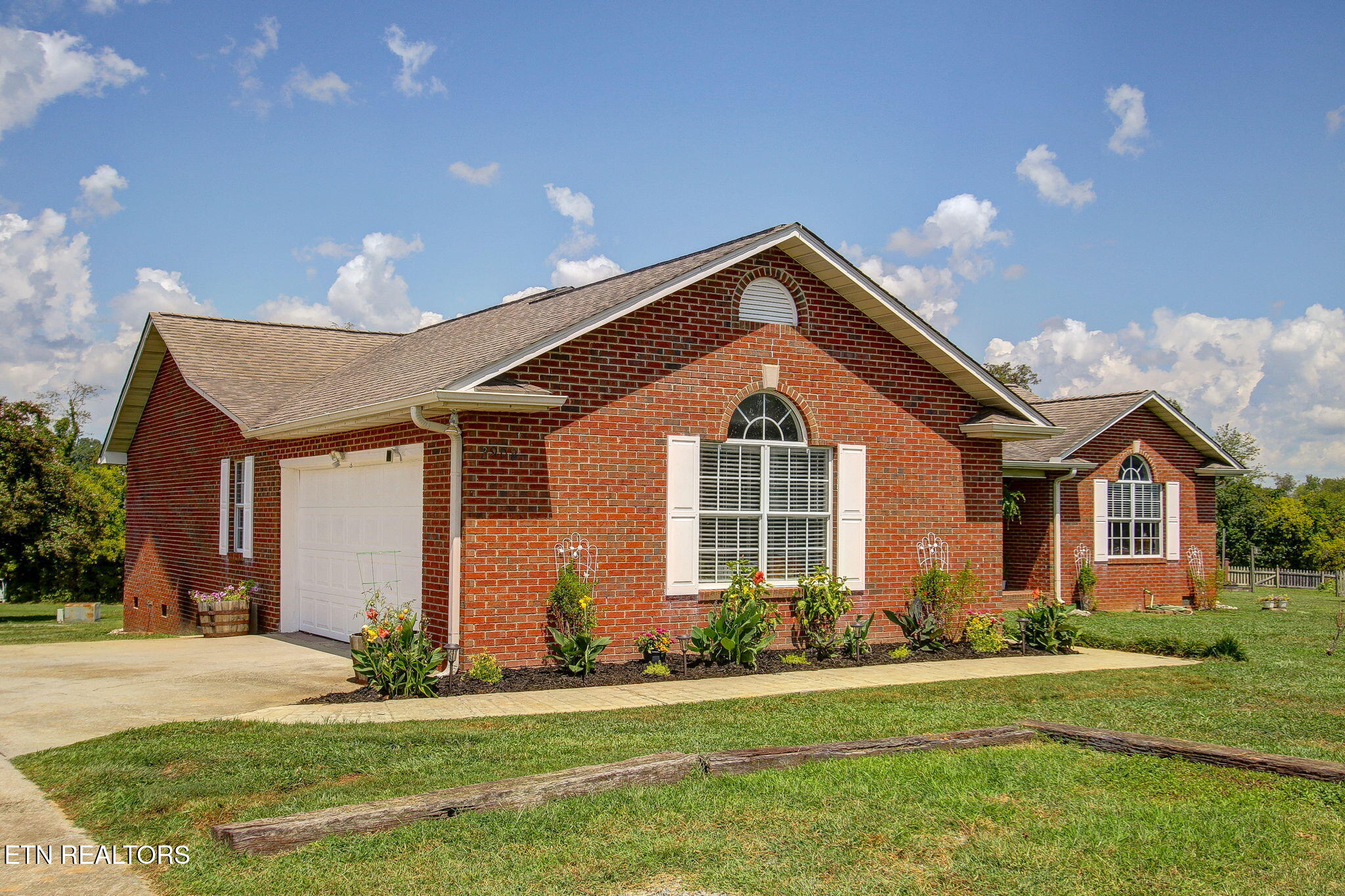 3909 Tuckaleechee Pike — photo