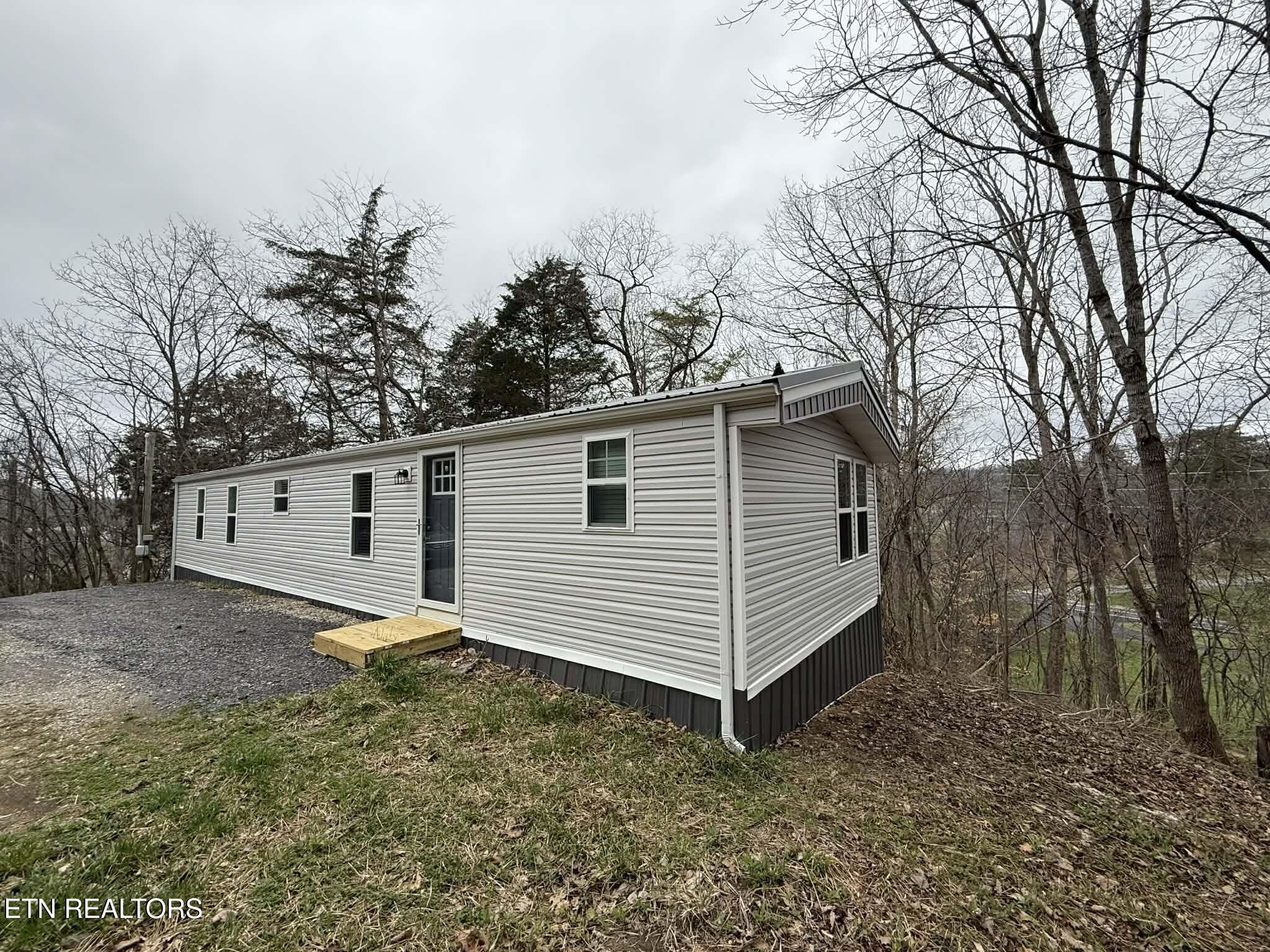 190 Warwick Lane — photo