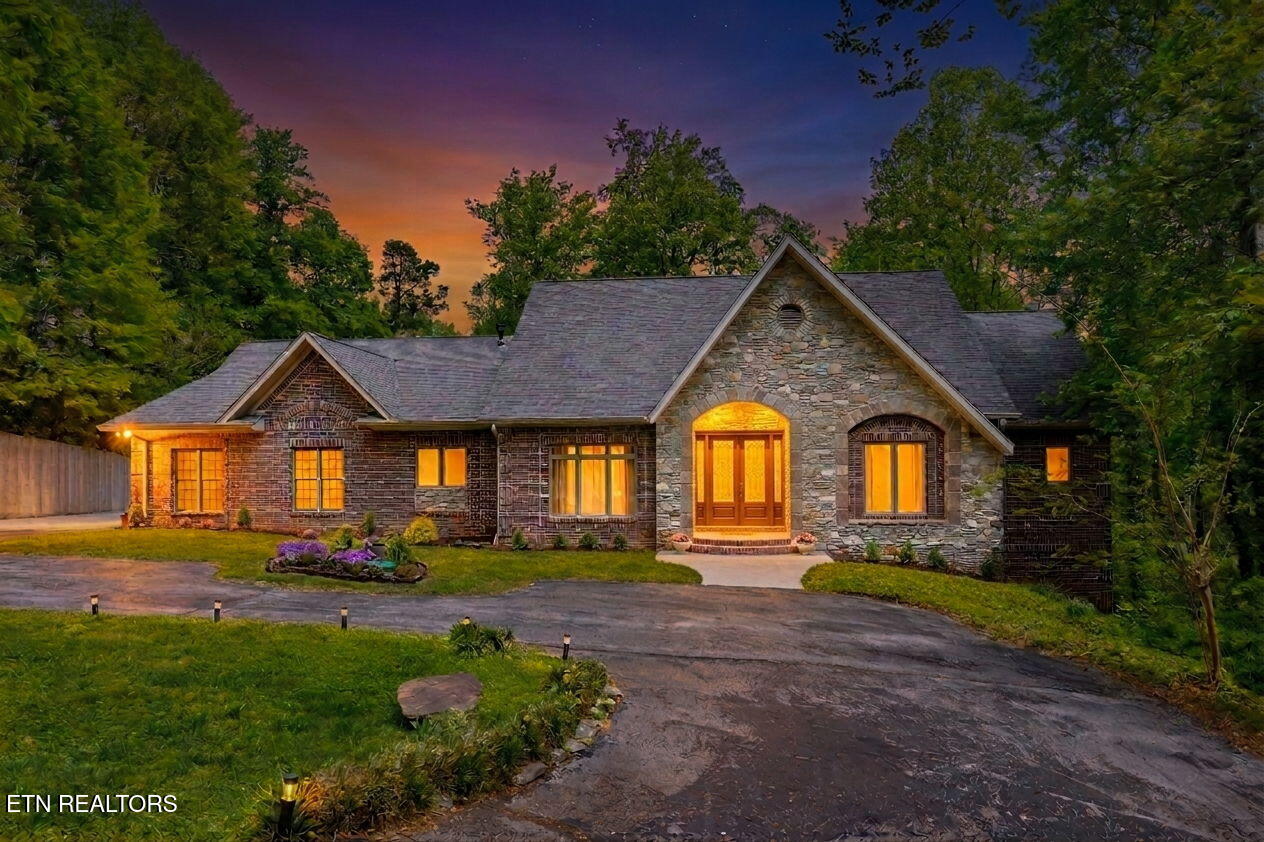 2304 Lakemoor Drive — photo