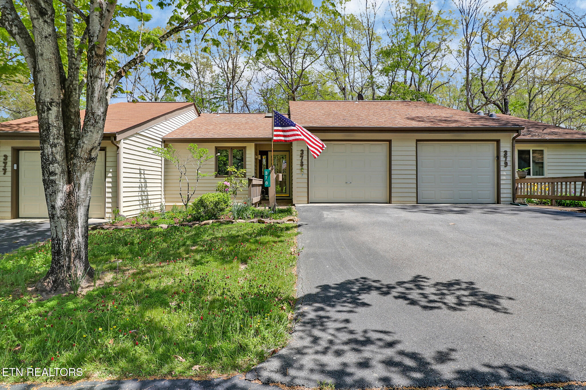 378 Lake Catherine Court — photo