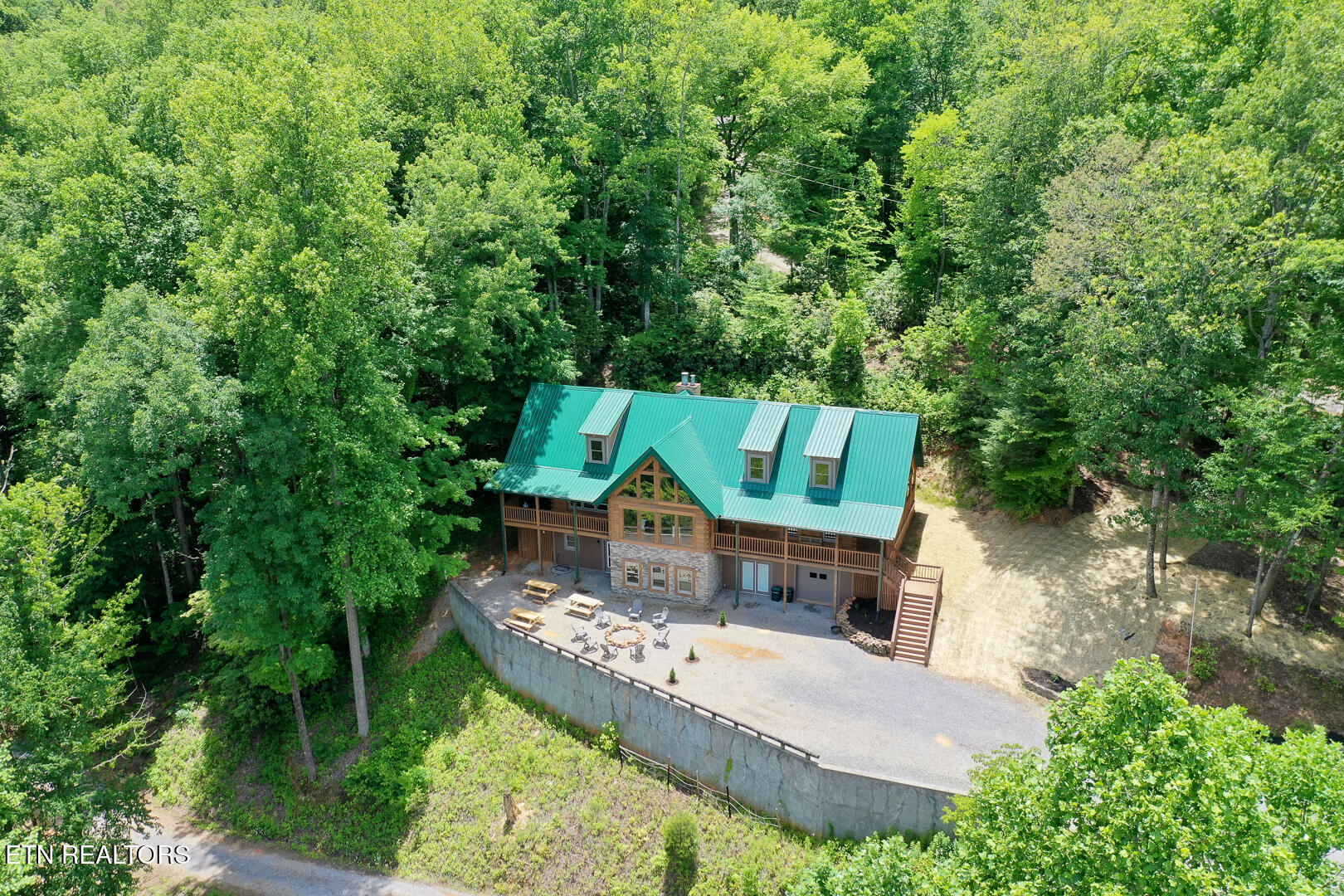 985 Old Cades Cove Rd — photo