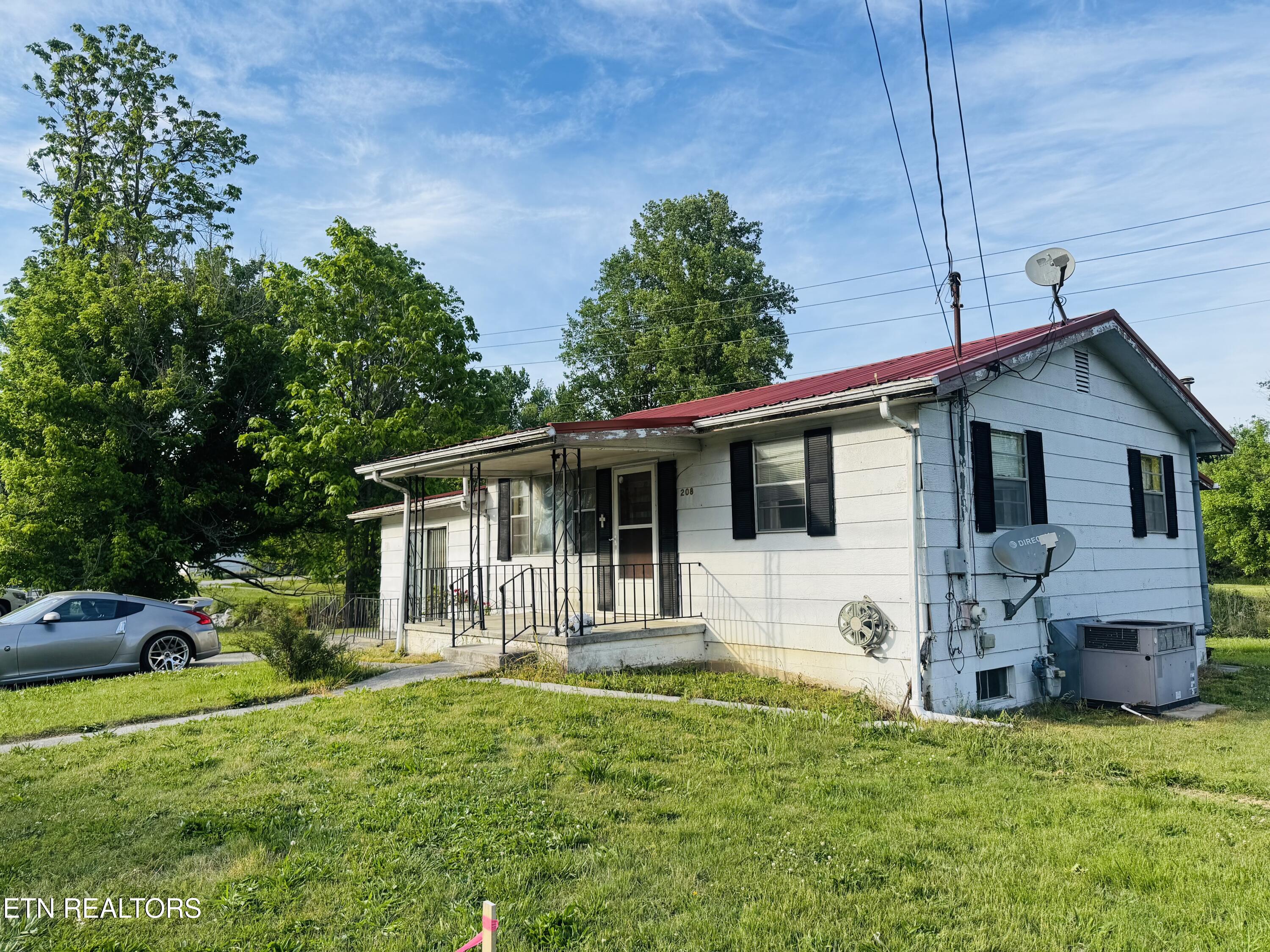 208 Leach Ave — photo