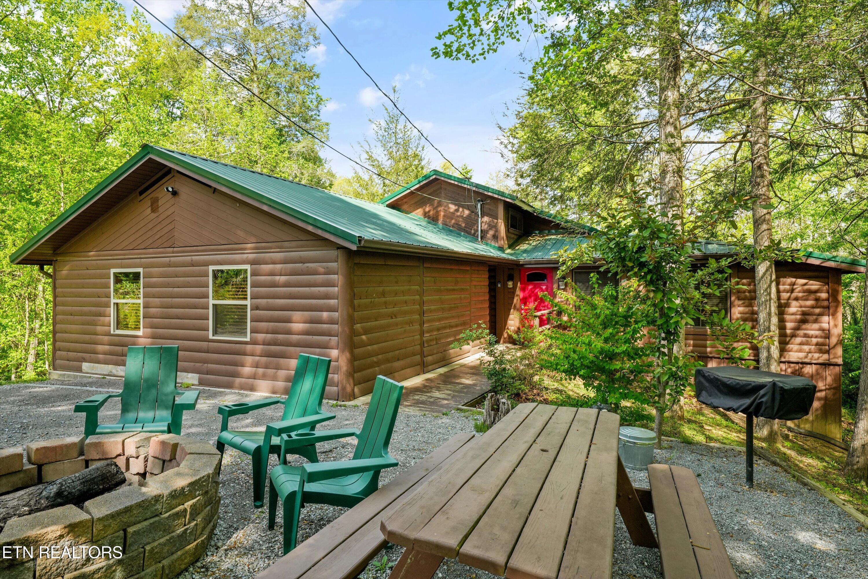 716 Country Oaks Drive — photo