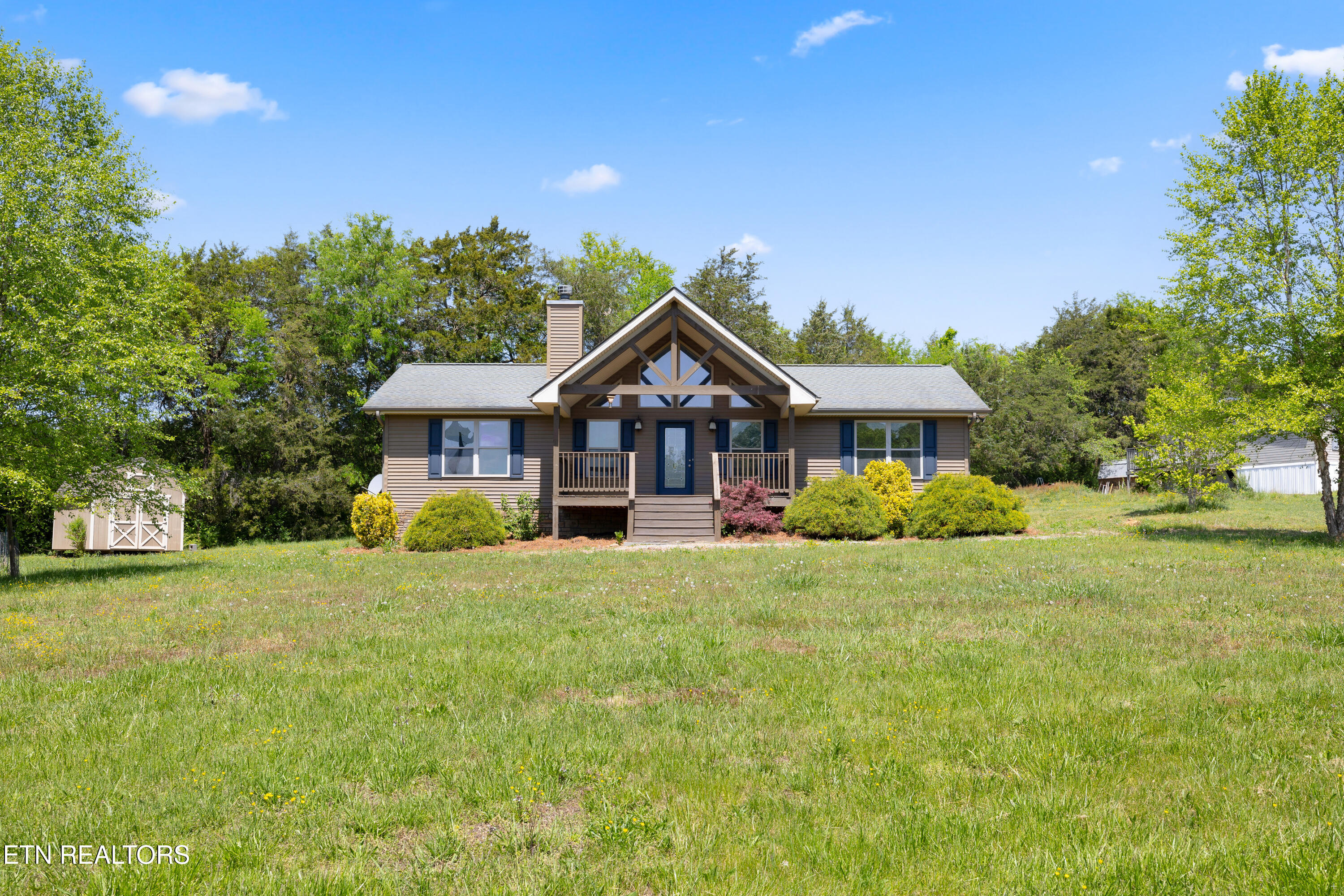 1462 Sandy Ridge Rd, Dandridge, TN 37725