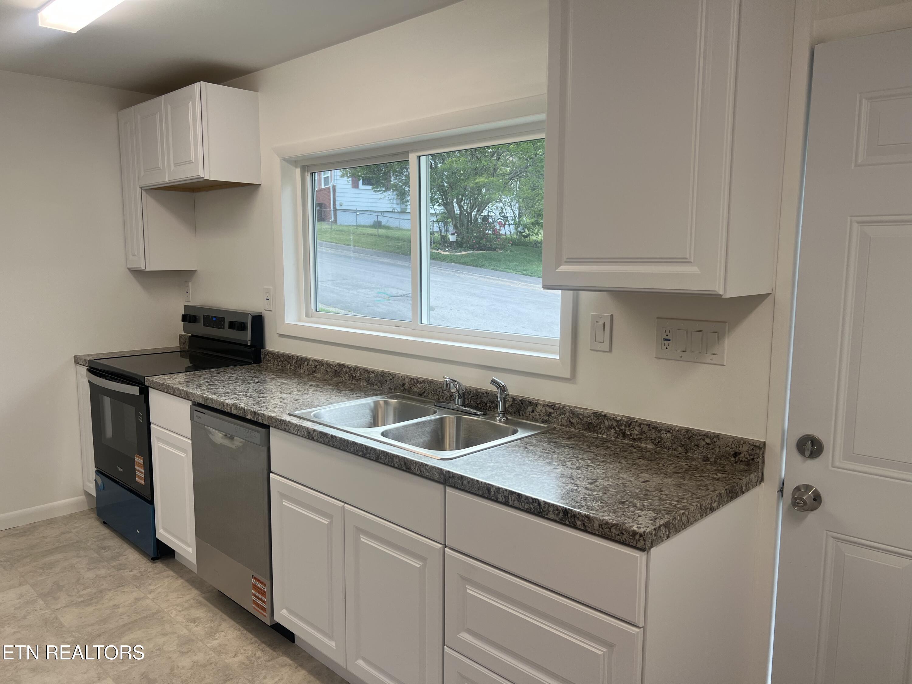 105 Porter Rd, Oak Ridge, TN 37830 — photo 2