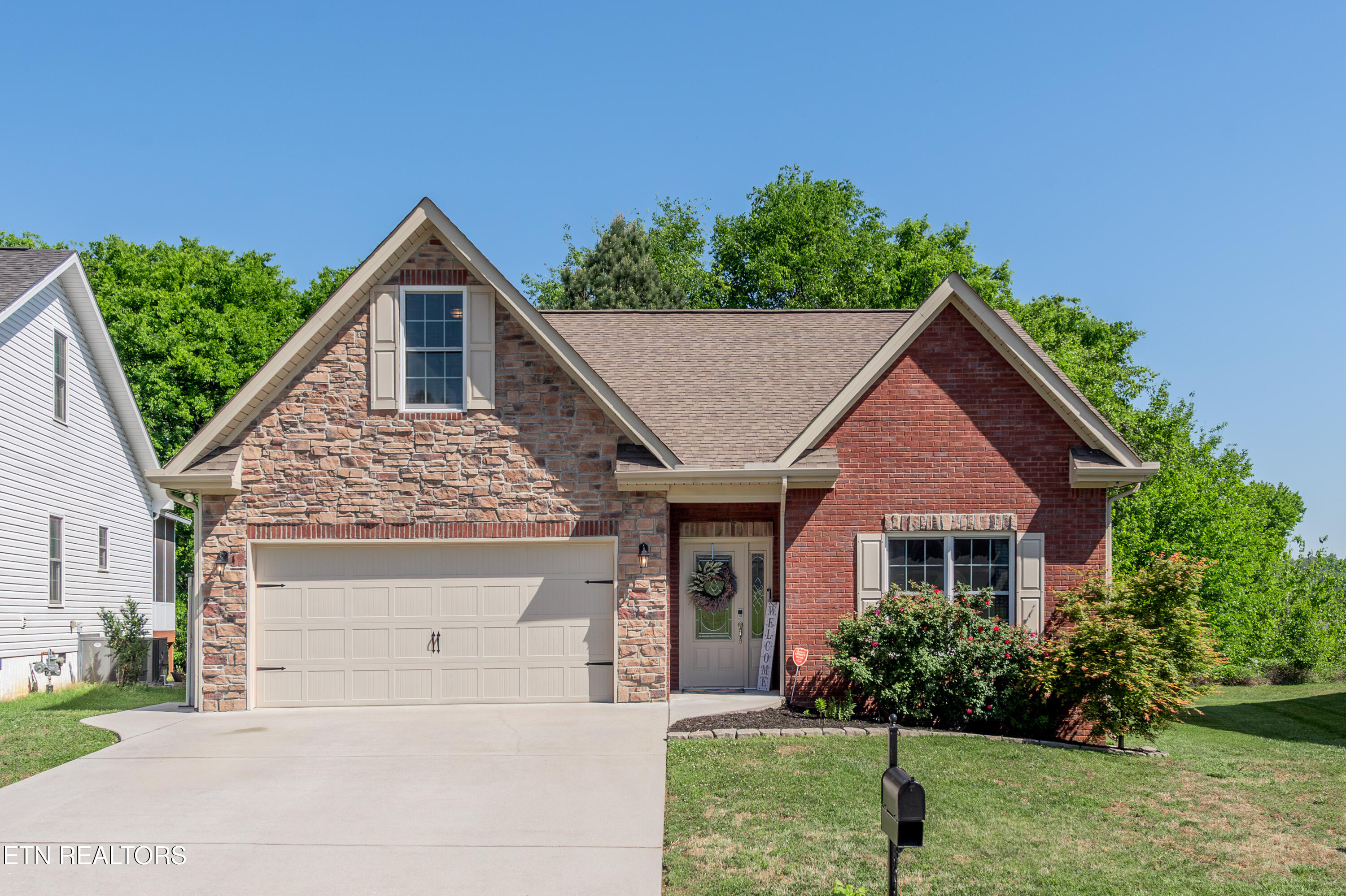 3719 Locustwood Way — photo