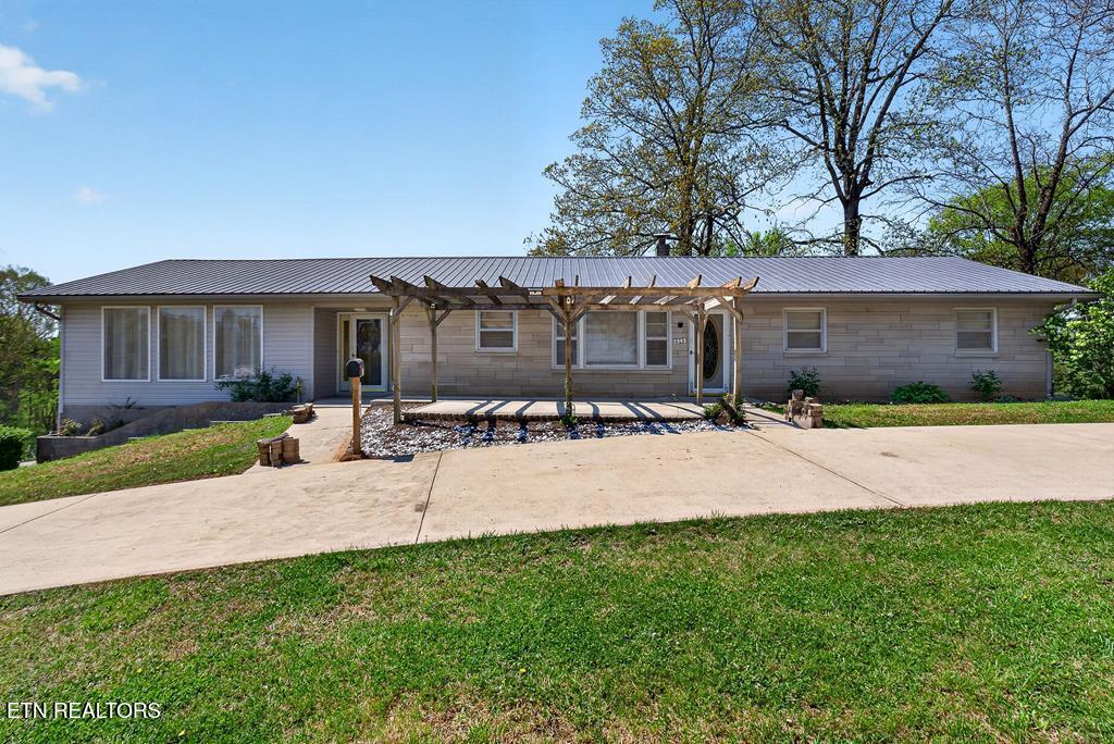 463 Franks Ferry Rd — photo