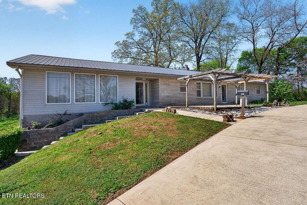 463 Franks Ferry Rd, Sparta, TN 38583 — photo 2
