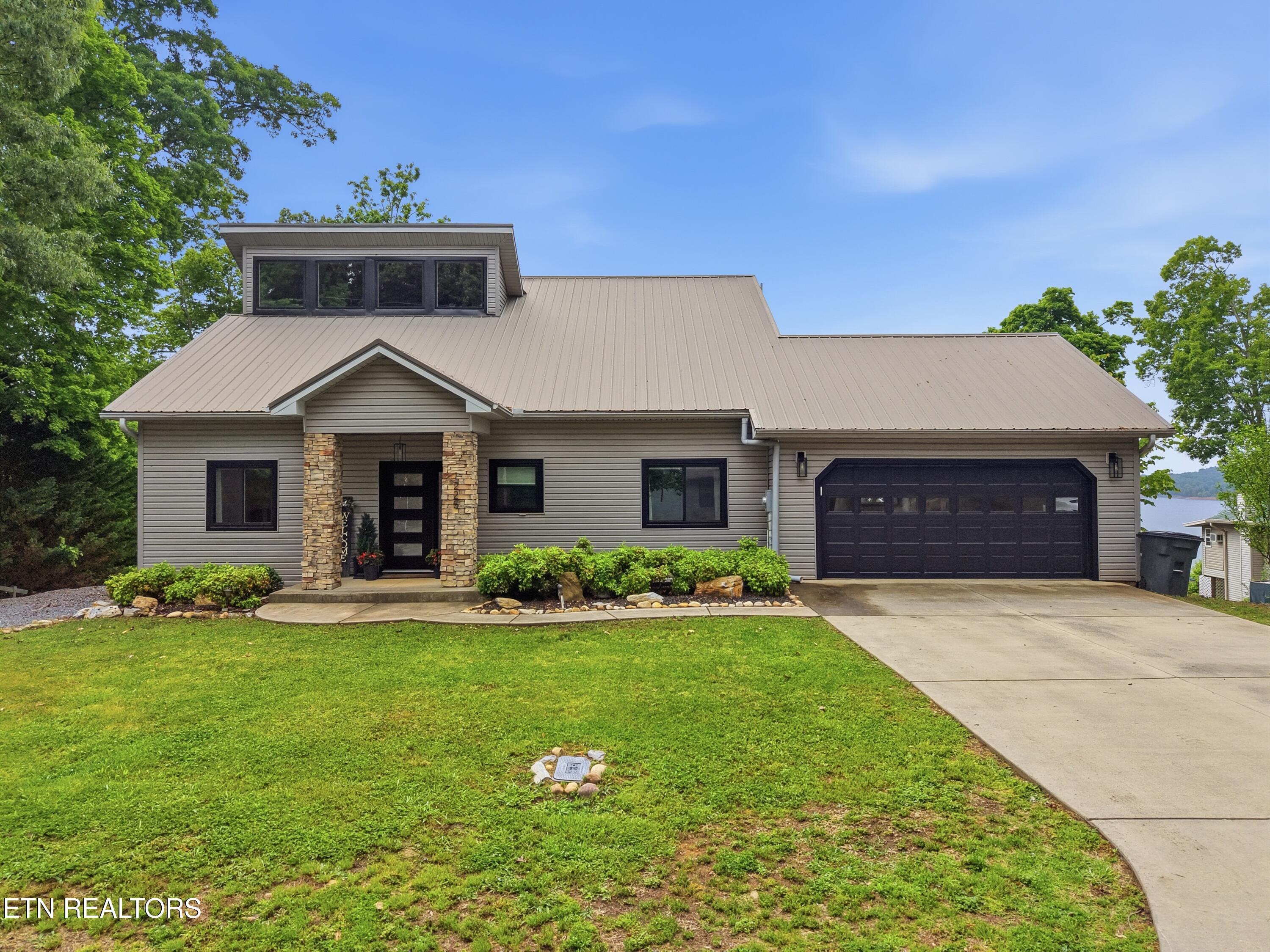 1225 Weaver Lane — photo