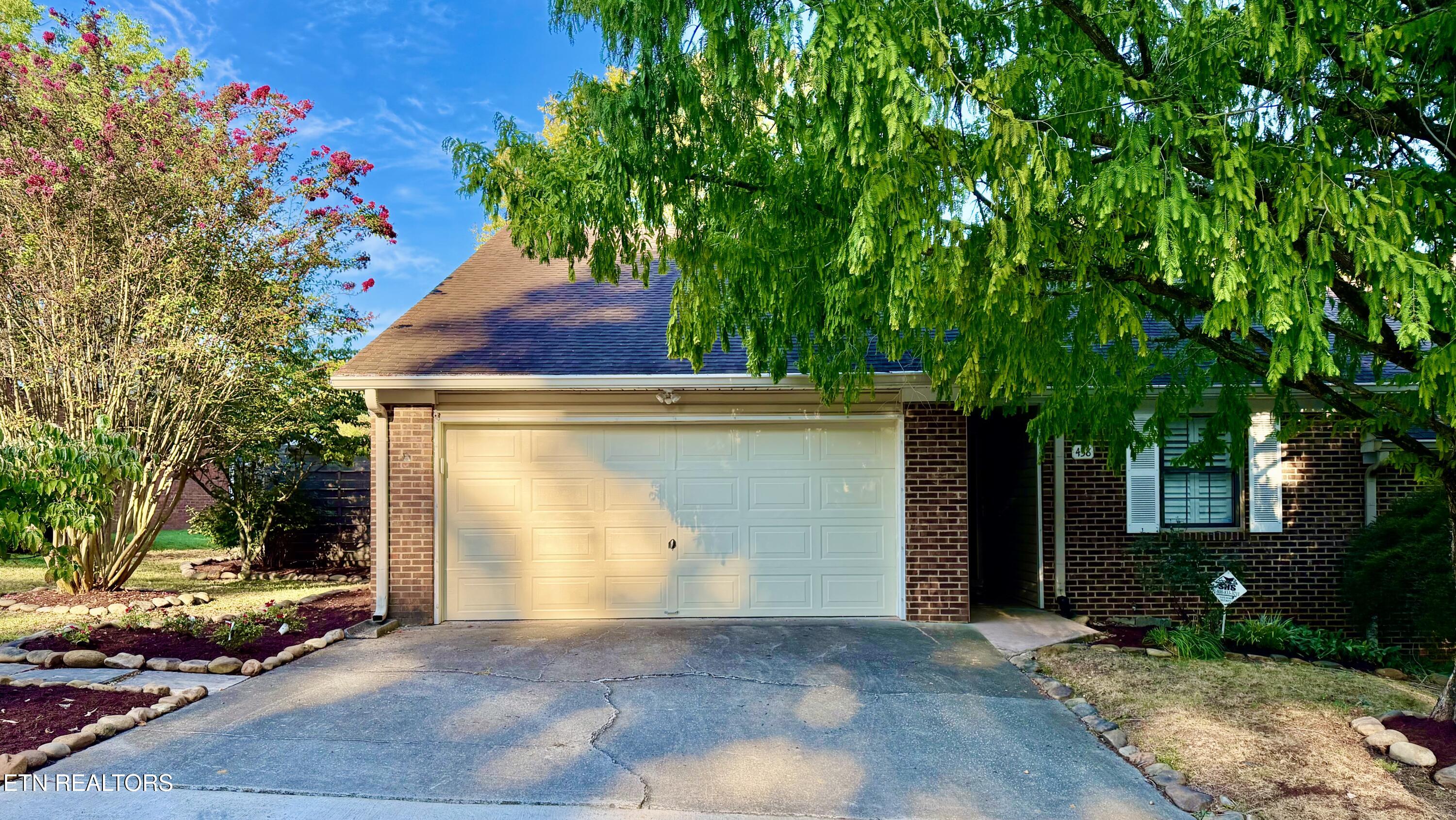 438 Amanda Circle — photo
