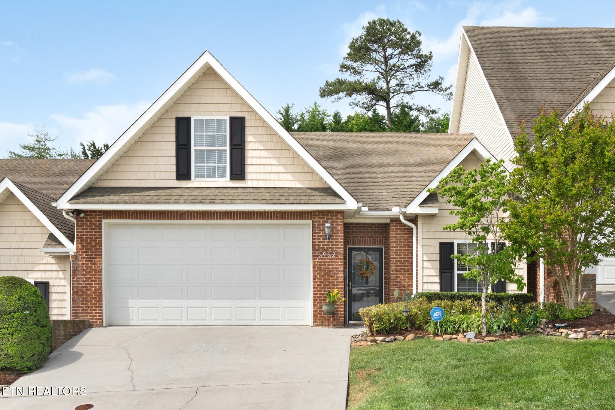 6962 Pemmbrooke Shire Lane — photo
