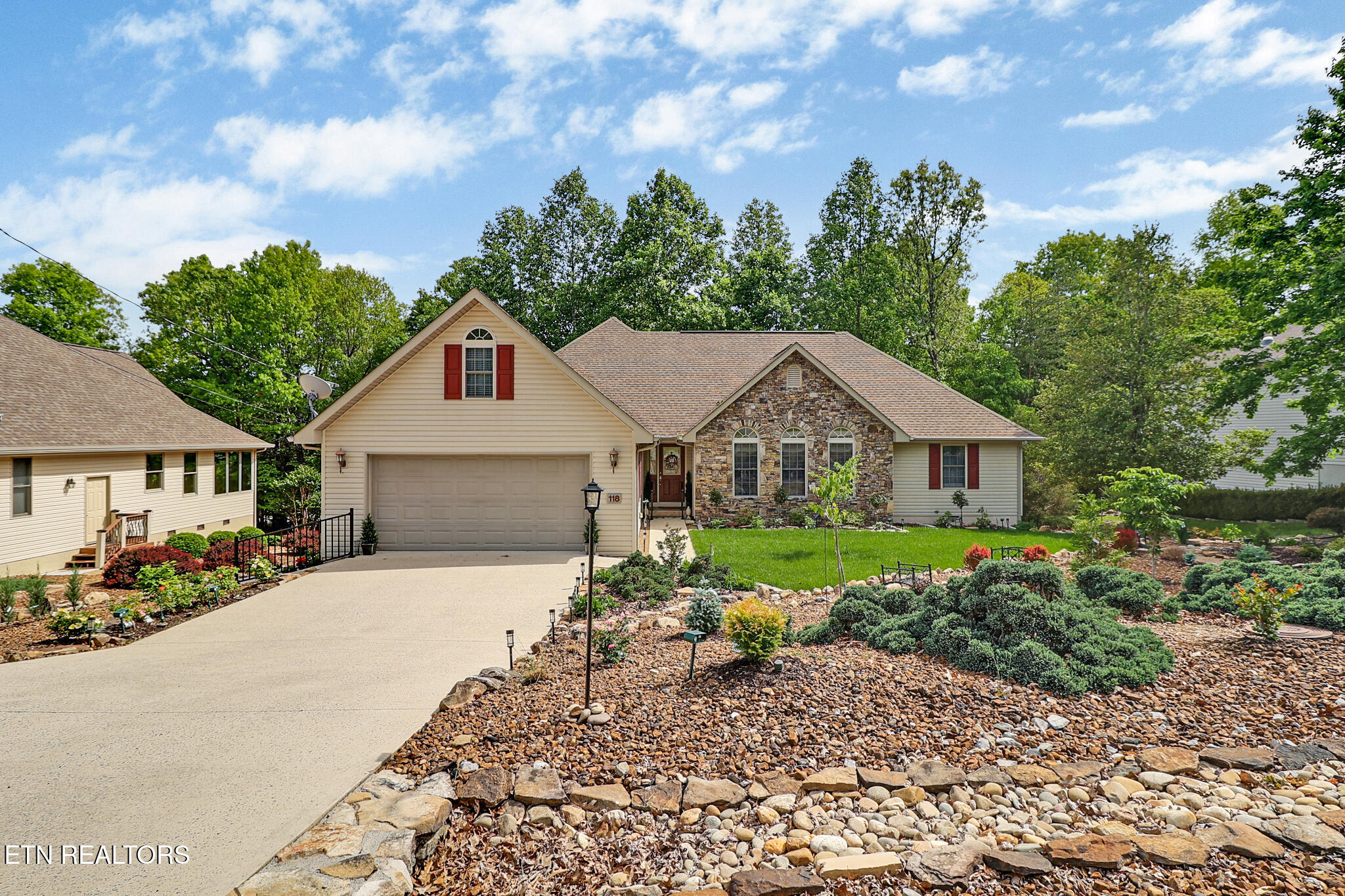 118 Cathedral Drive — photo
