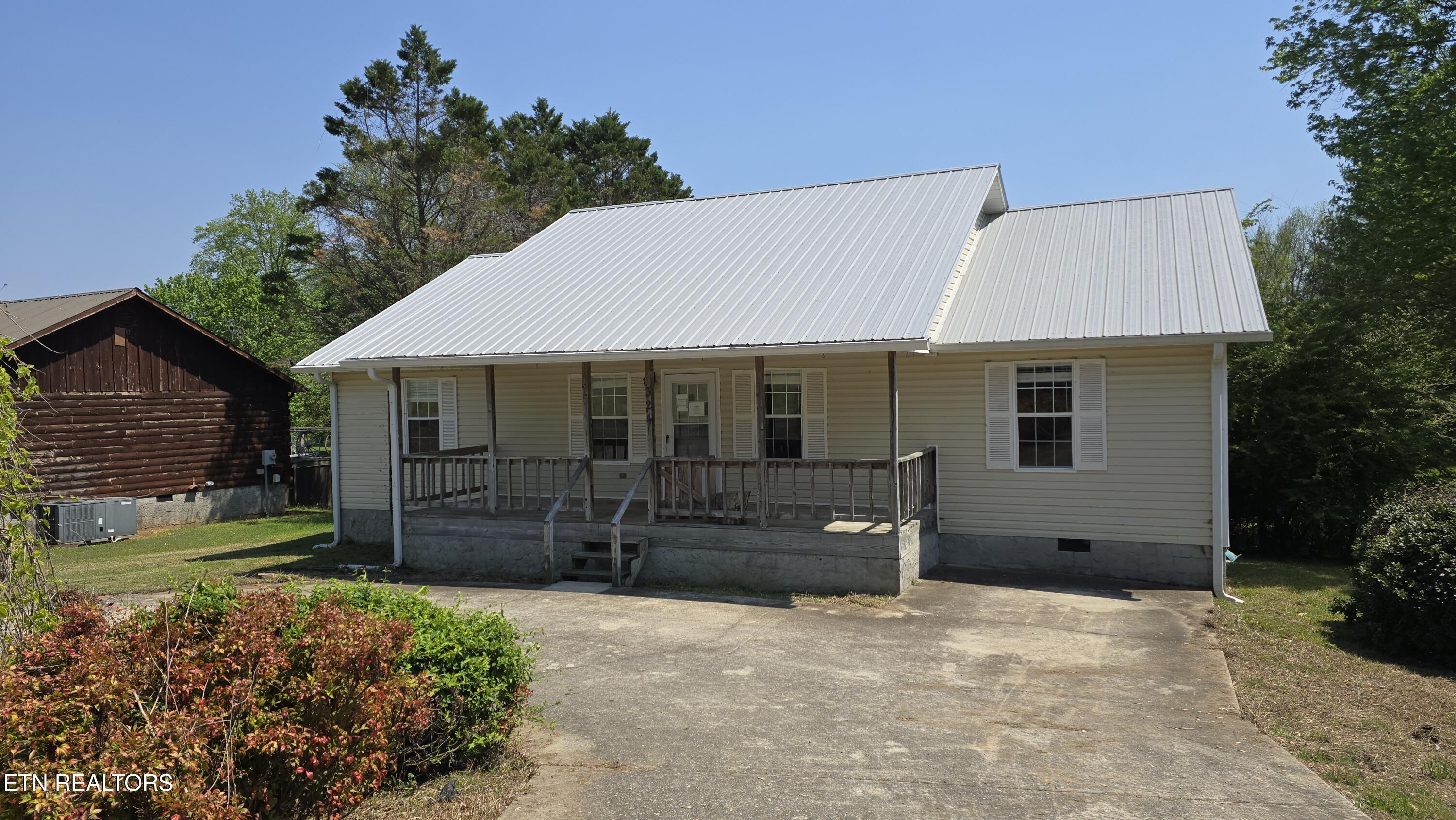 324 Circle R Drive — photo