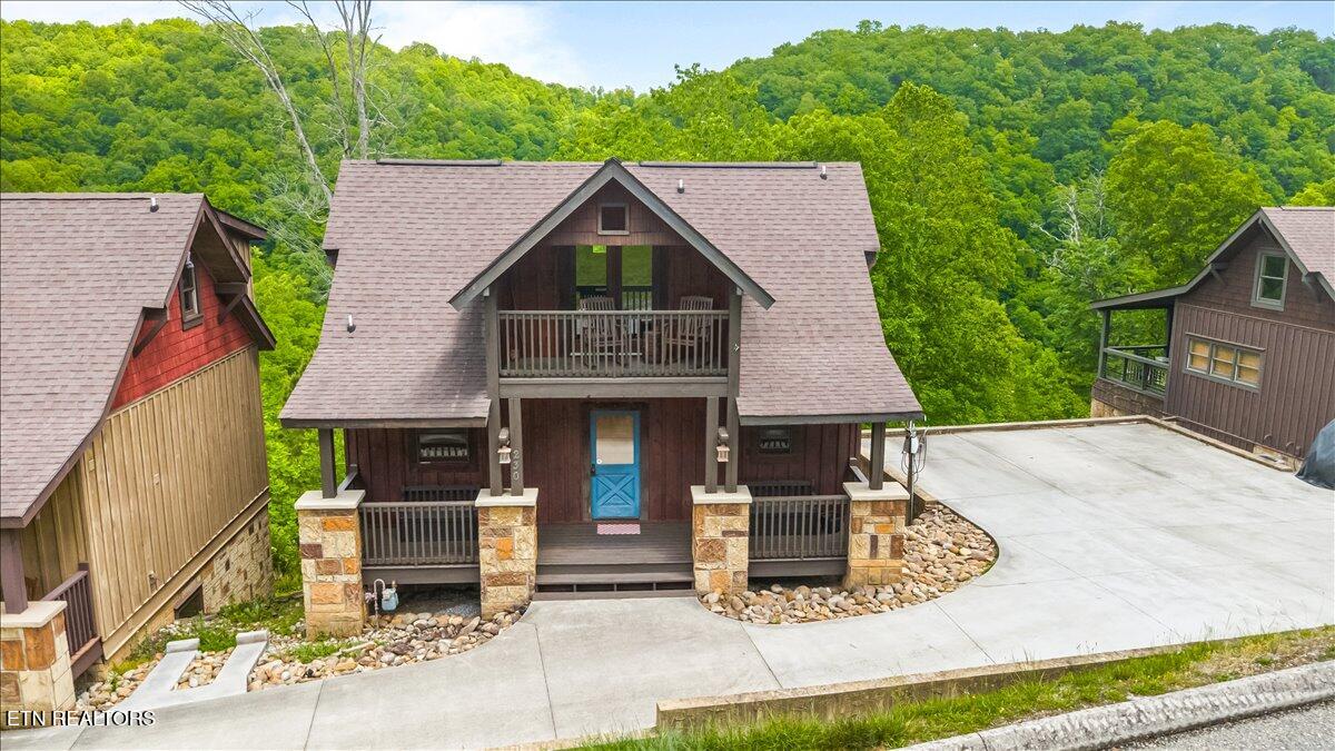230 Foxwood Drive — photo