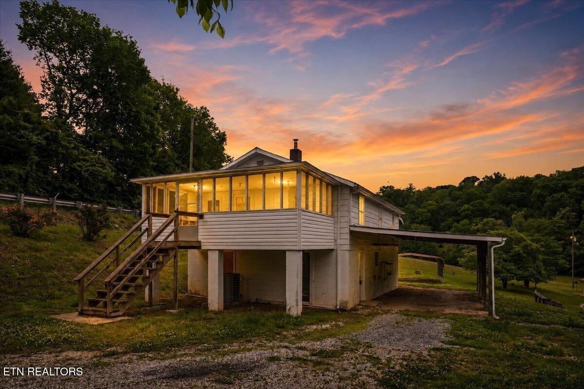 743 Lovely Bluff Rd — photo