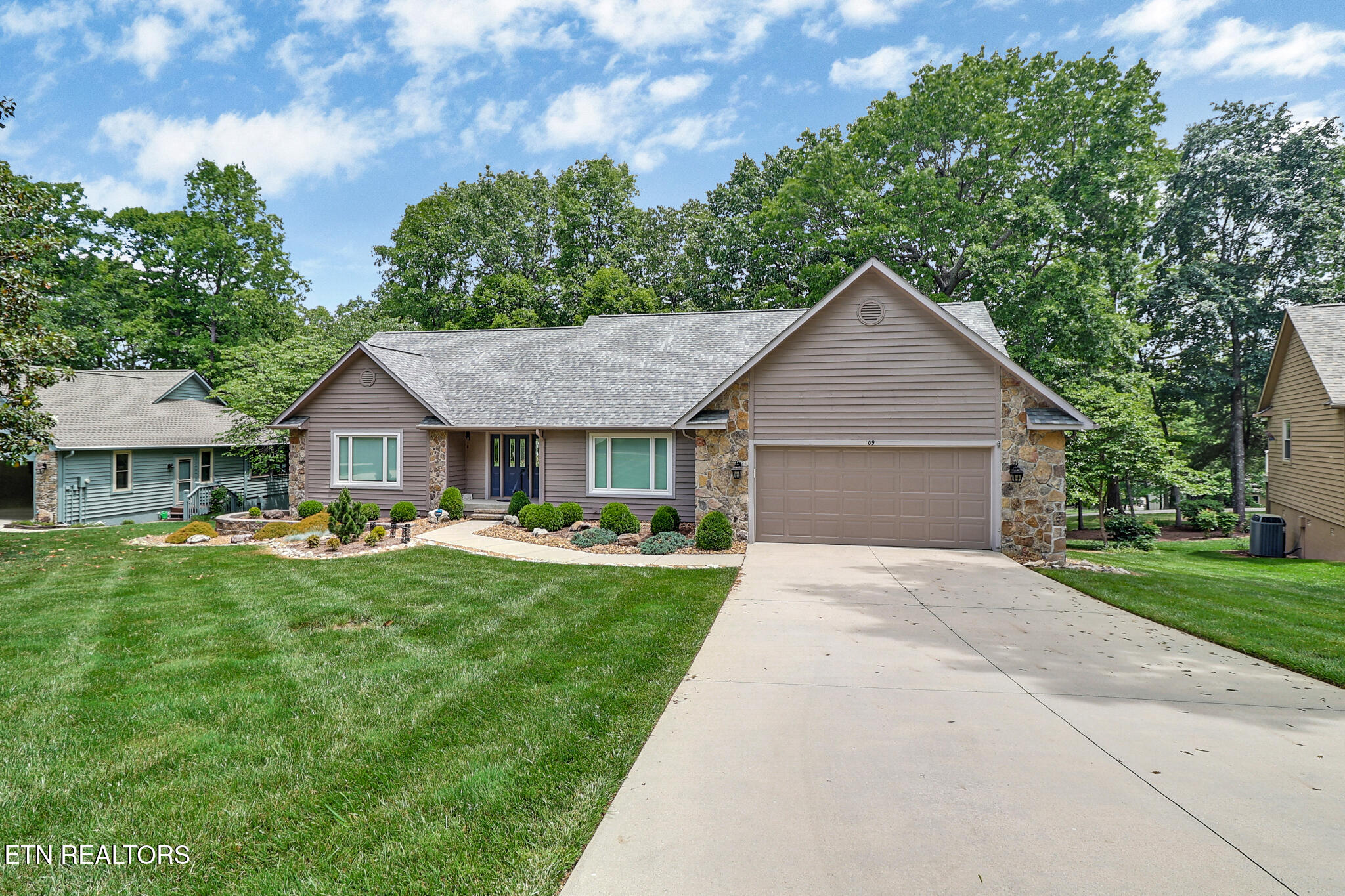 109 Huntington Drive — photo