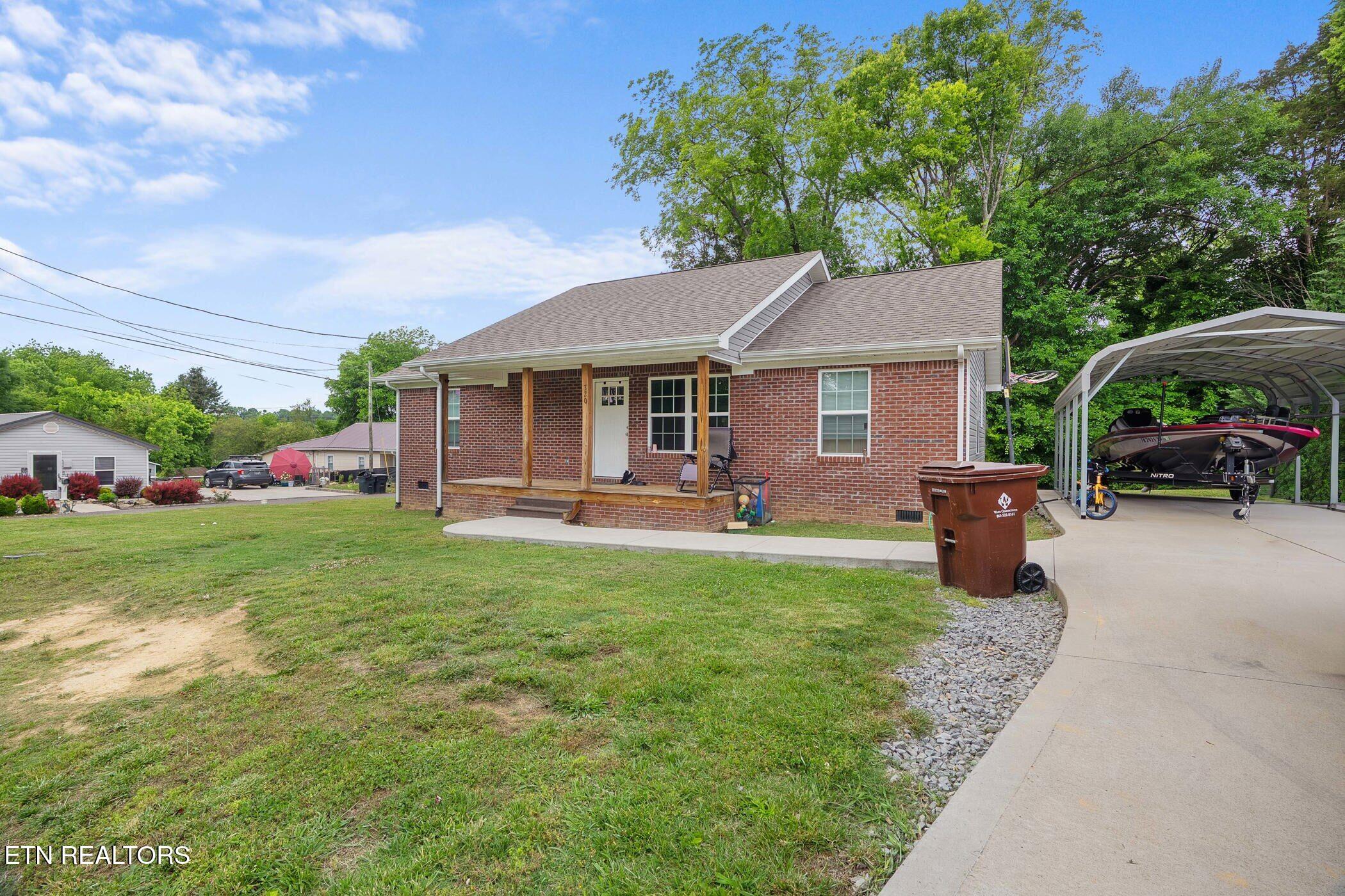 320 W Walnut St — photo