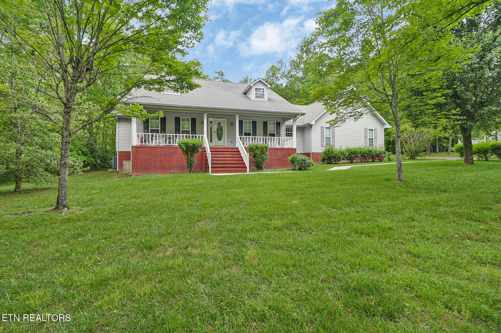121 Laurelwood Lane — photo